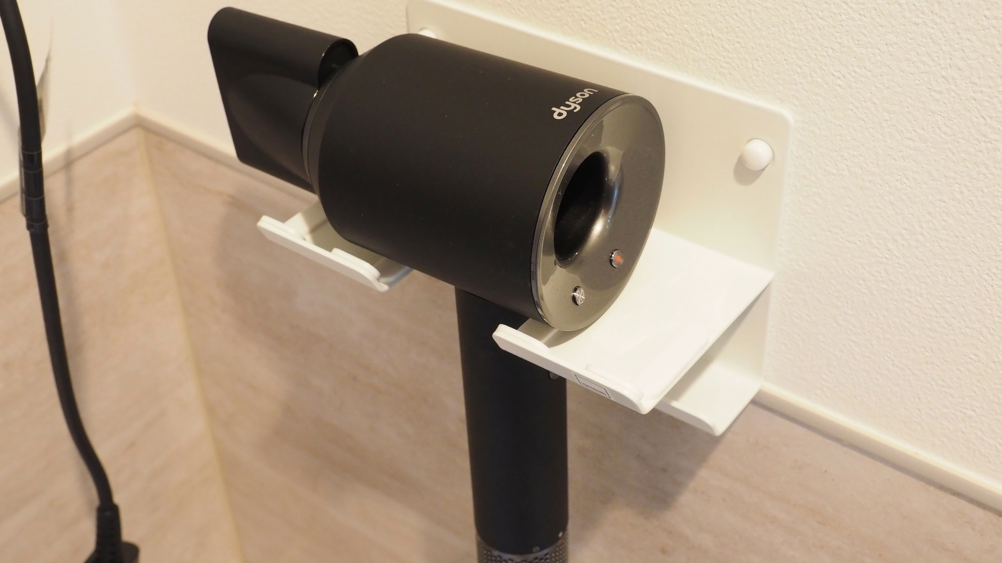 ・【1Fドライヤー】パワフルな風量と風圧をバランス良くコントロールし、髪を速く乾かします