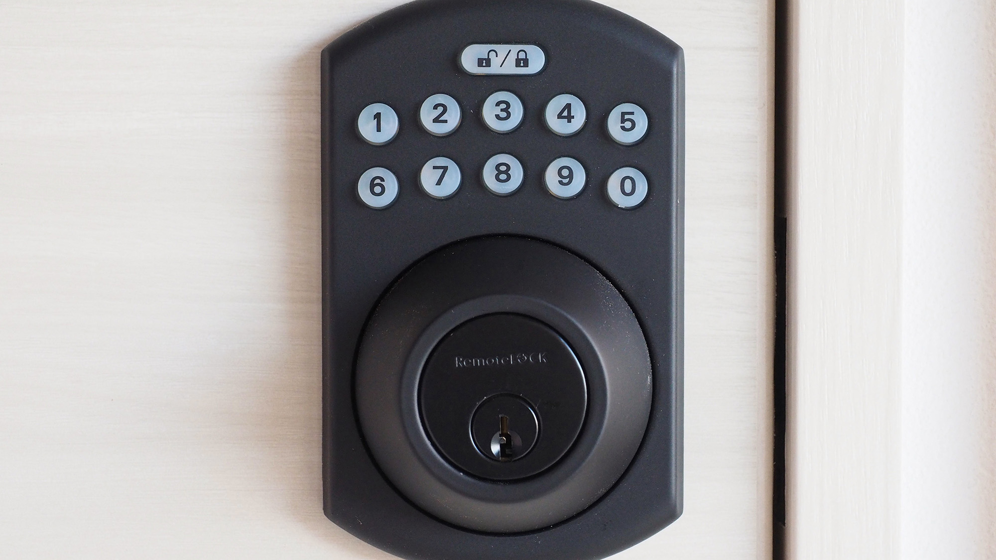 ・【セキュリティ】暗証番号式のロックがあり、安心してお過ごしいただけます