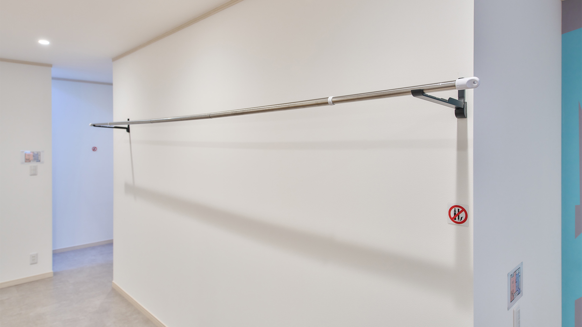 ・【物干し竿】室内干しに最適です。天候に左右されず洗濯物を乾かせます