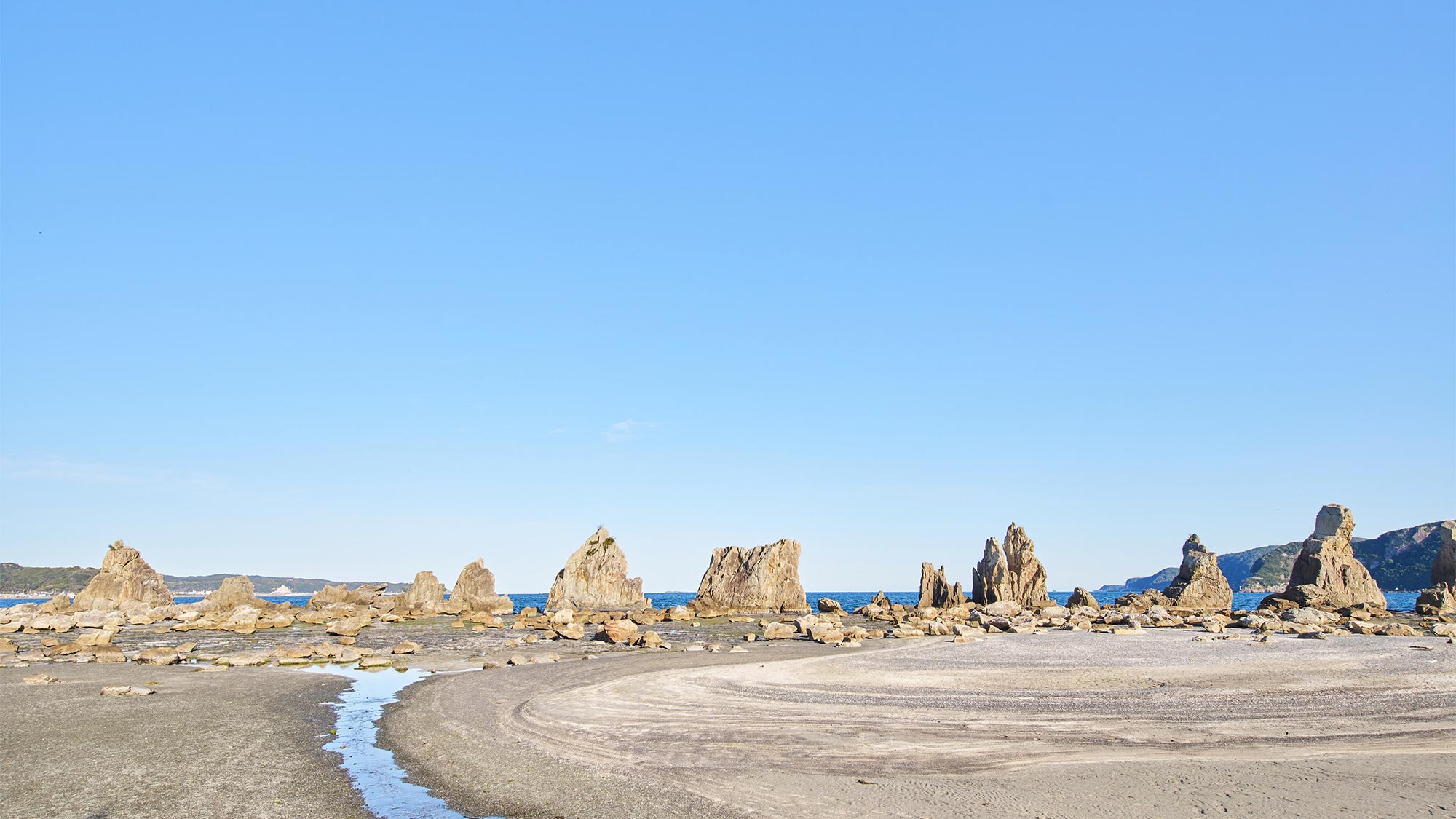 ・【橋杭岩】自然の力強さを感じる絶景です。迫力満点の岩の連なりをご満喫ください