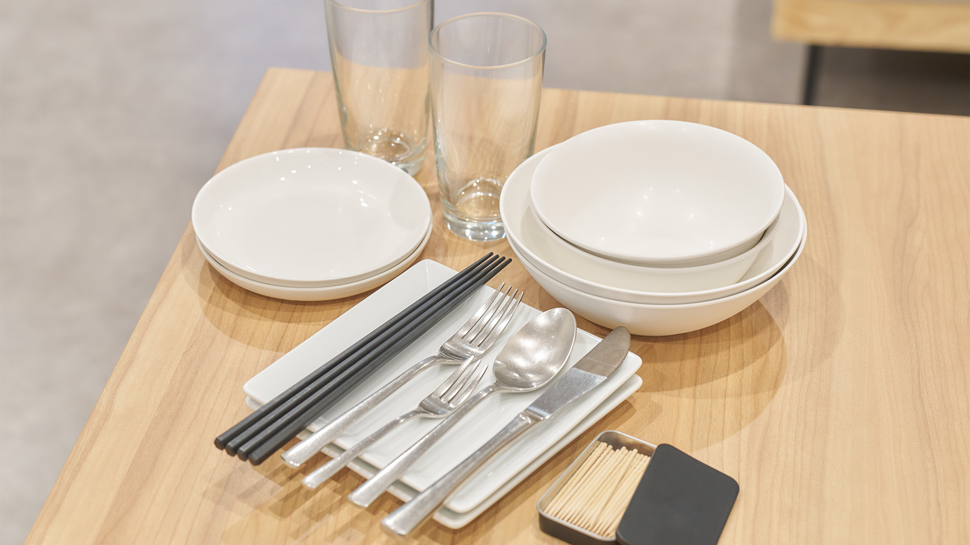 ・【食器類】お皿やカトラリーをご用意しております。お食事の際にご利用ください