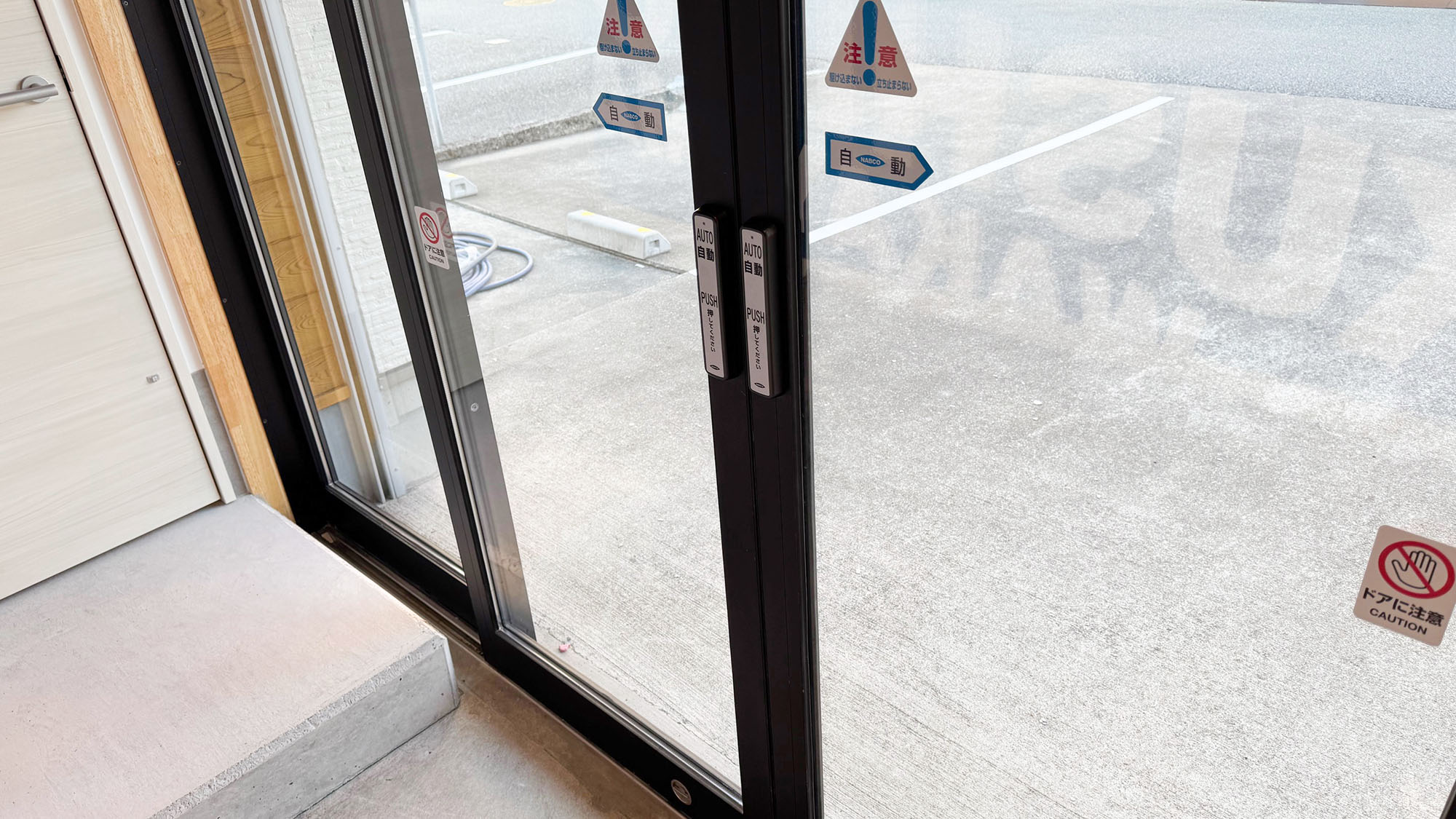 ・【自動ドア】荷物を持っていてもスムーズに出入りできて便利です