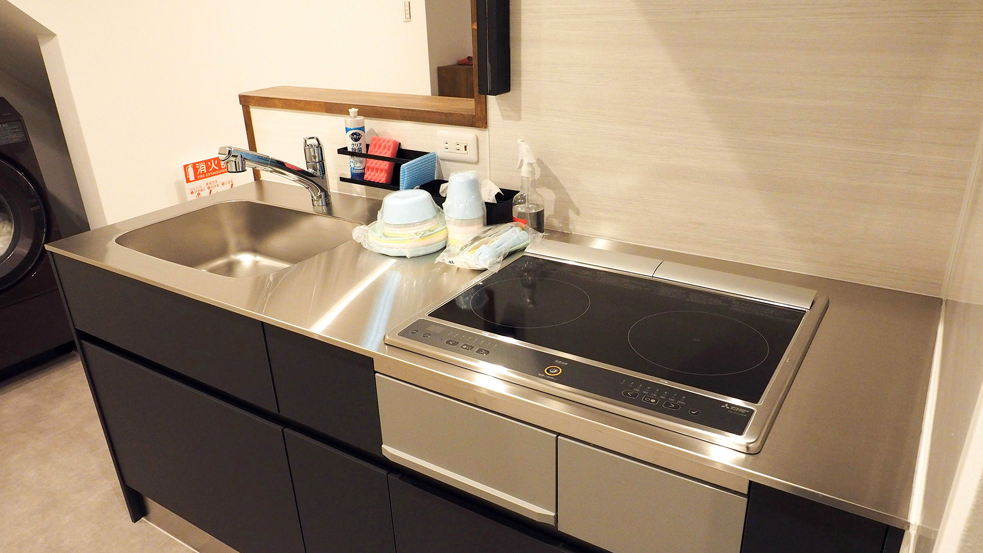 ・【キッチン】2口のIHコンロがあり、同時に加熱調理していただけます