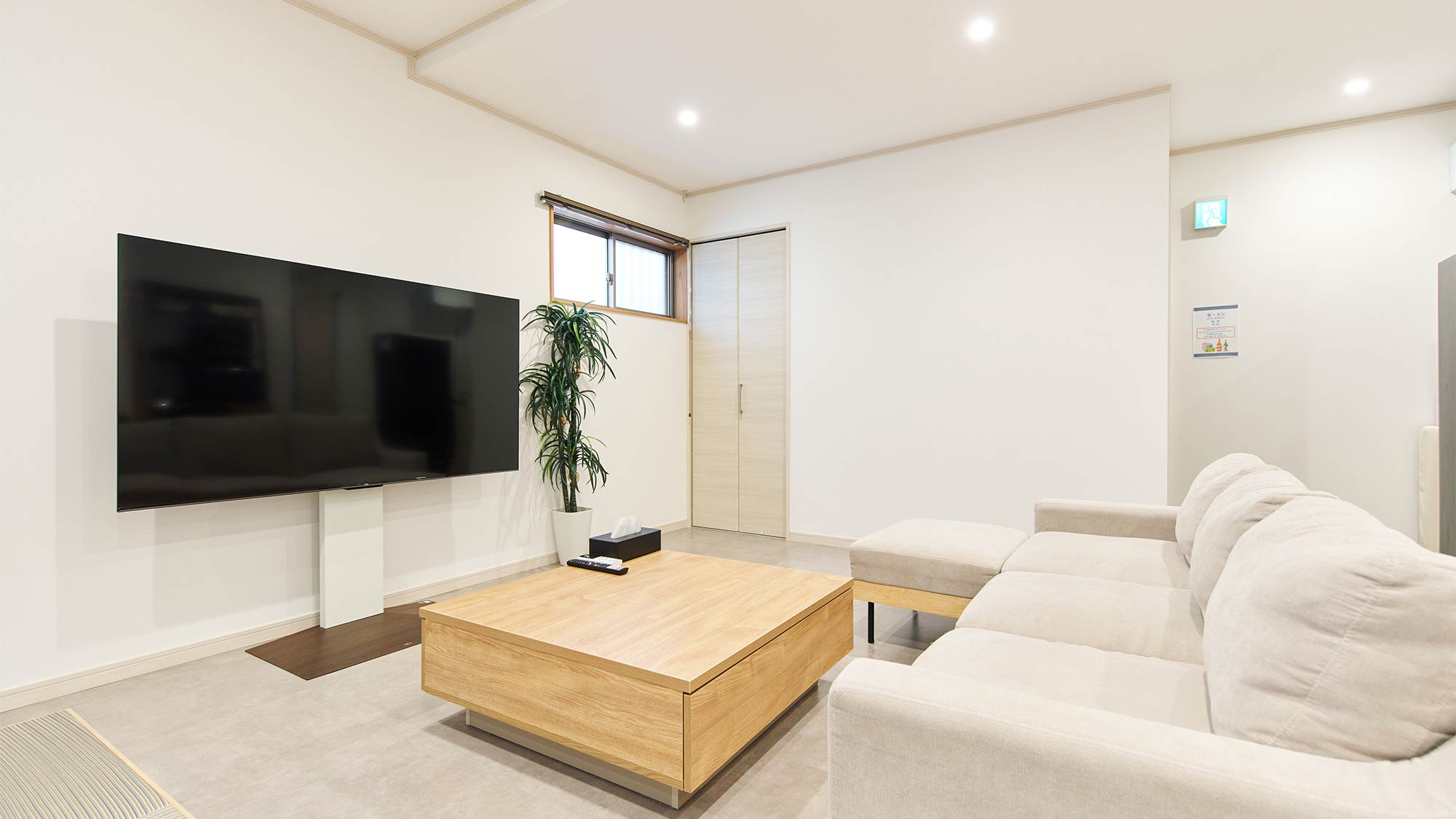 ・【1階リビング】テレビ鑑賞や読書などお好きにお過ごしいただけます