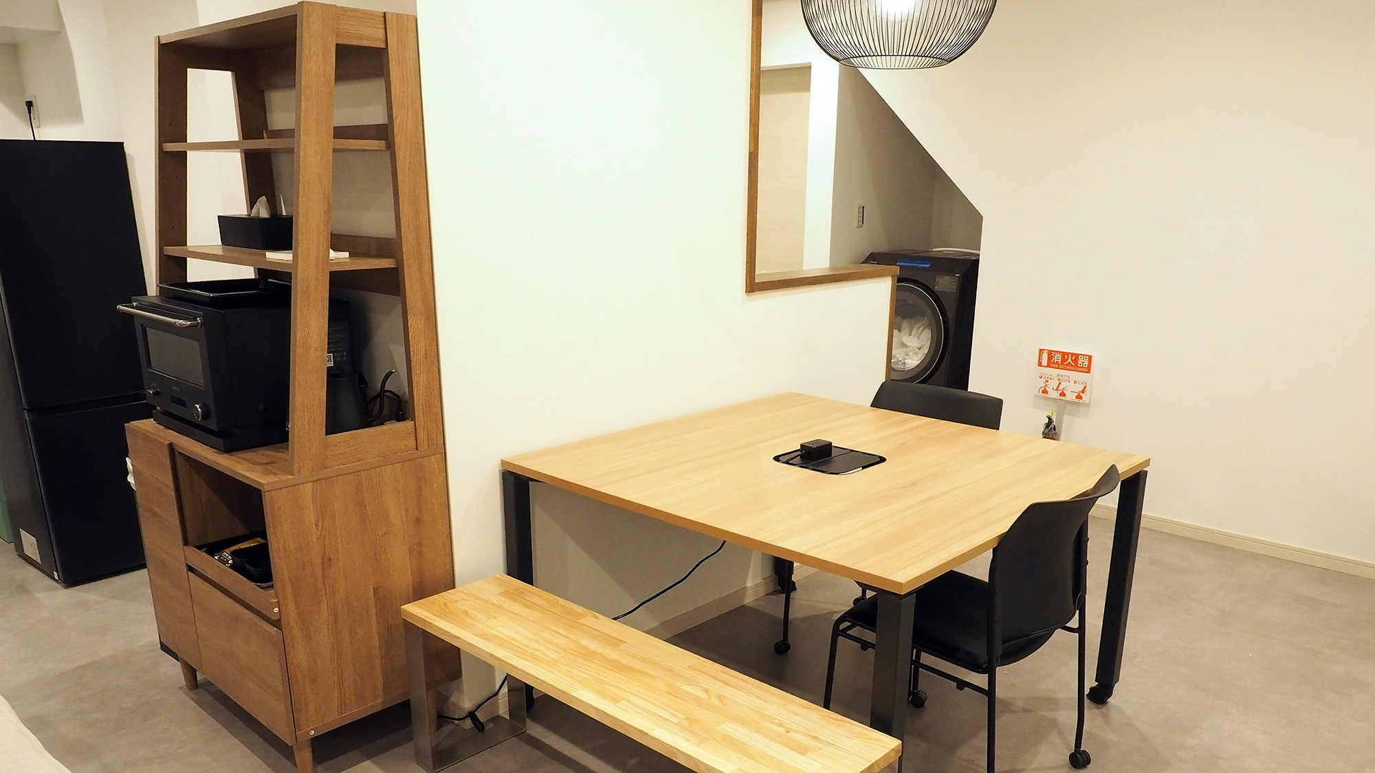 ・【ダイニング】調理器具とテーブルが近く、料理の移動をスムーズに行っていただけます