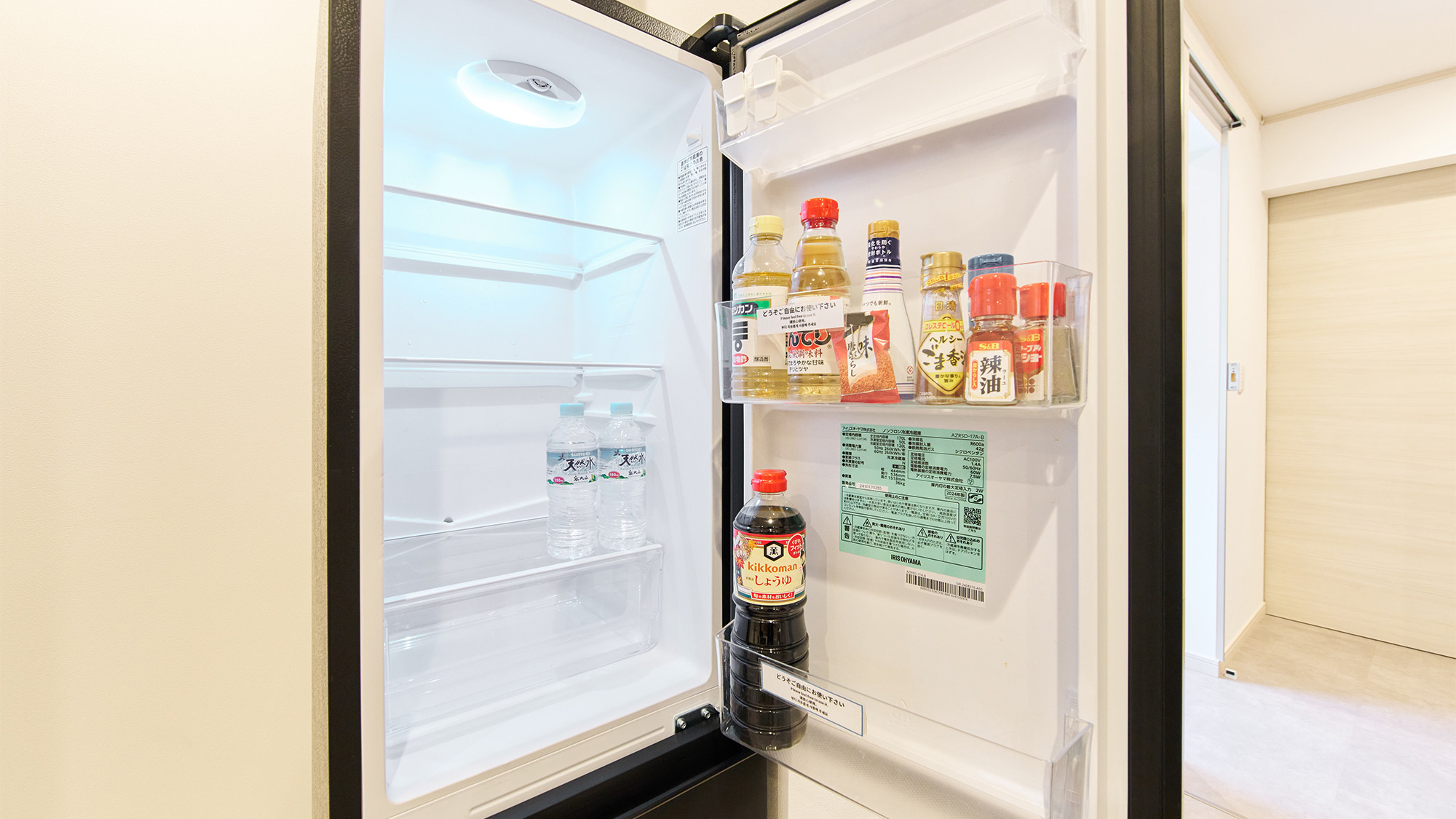 ・【冷蔵庫】大容量で大人数の滞在も安心です。食料やお食事の保管にご活用ください
