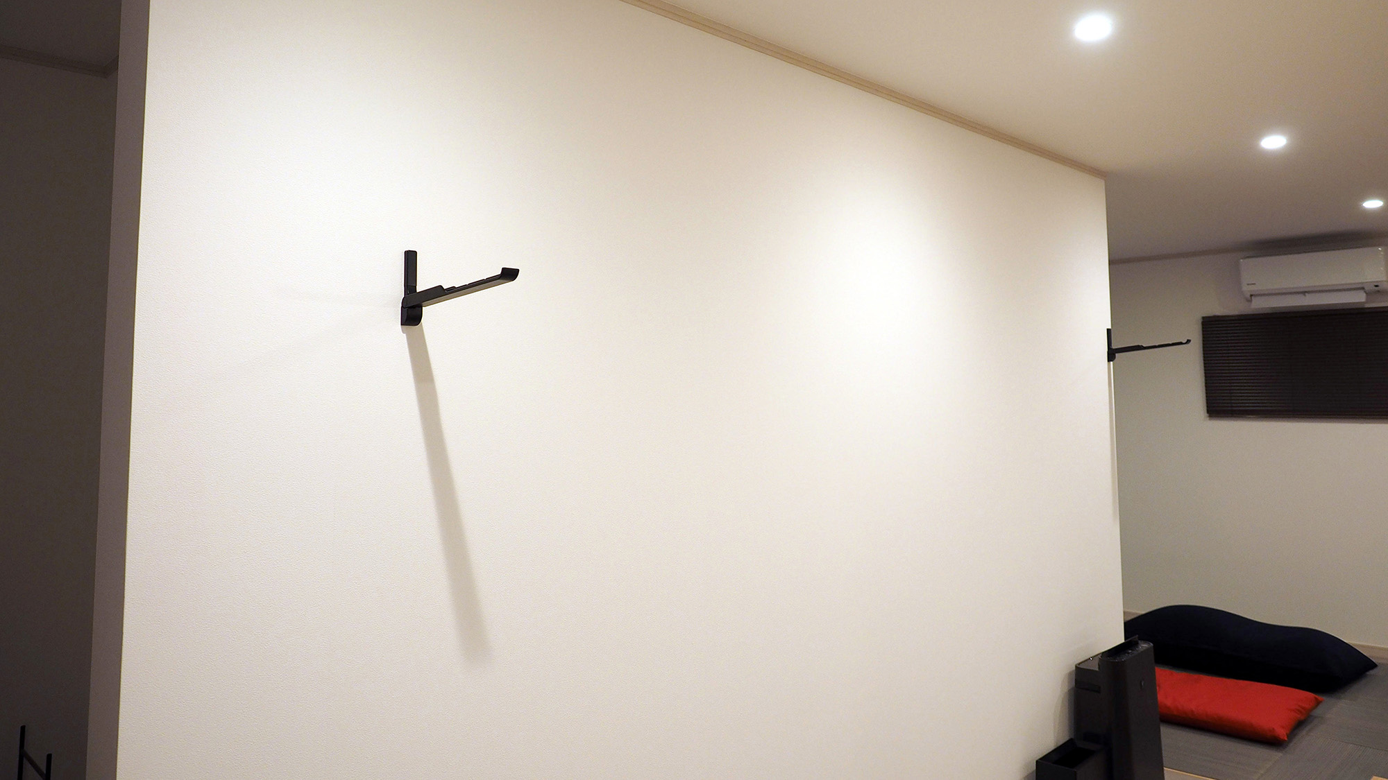 ・【1Fリビング】物干し竿を設置し、衣類の乾燥スペースとしてご活用ください