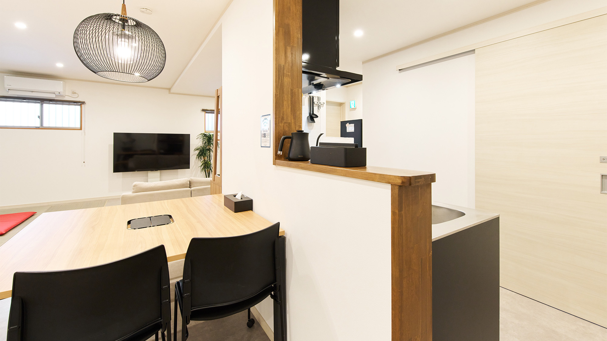 ・【ダイニング】料理の配膳がスムーズです。会話を楽しみながら調理していただけます