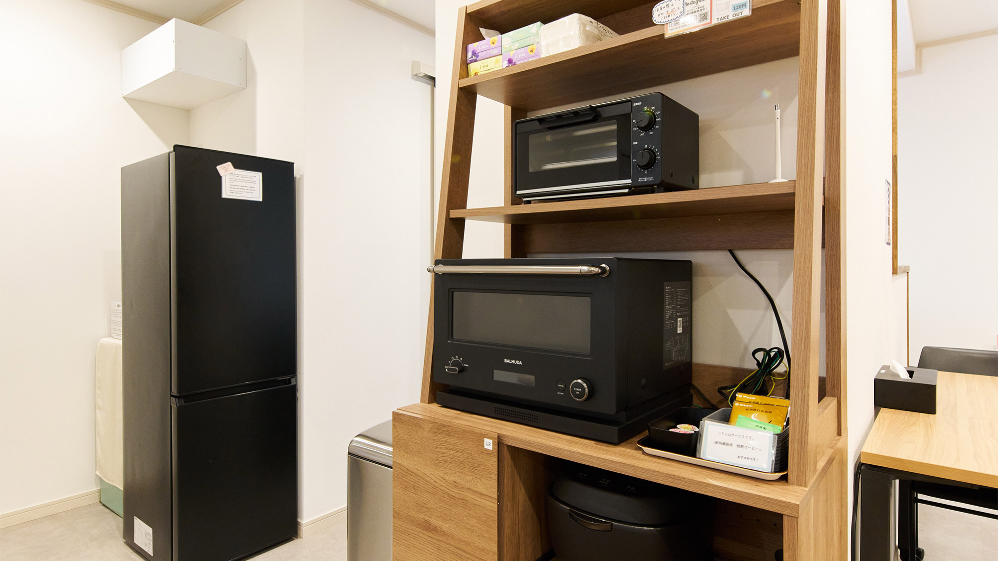 ・【キッチン】冷蔵庫、レンジ、トースター、炊飯器をご用意しております