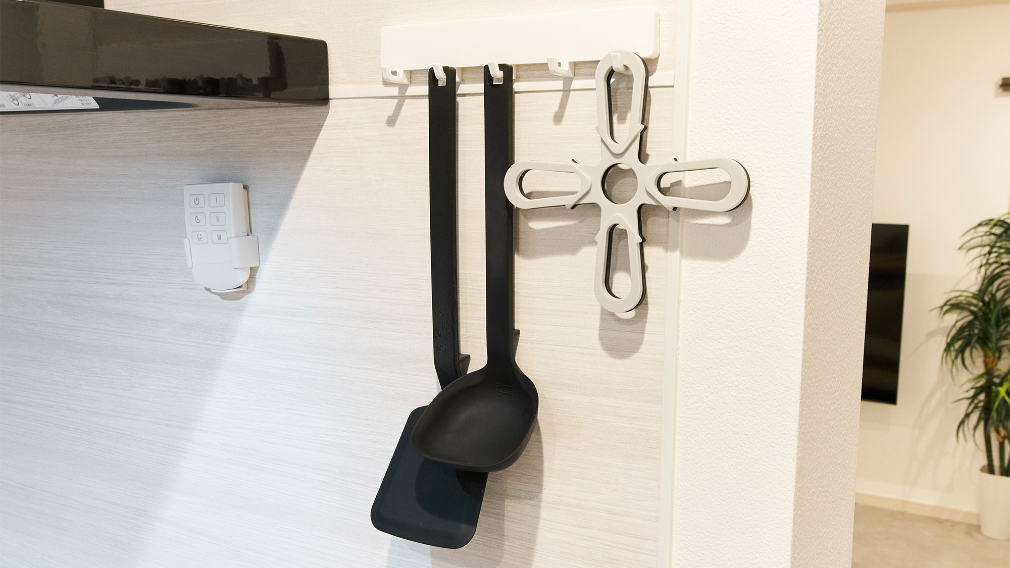 ・【調理器具】鍋敷き、フライ返しなどをご用意。滞在中も調理をお楽しみください