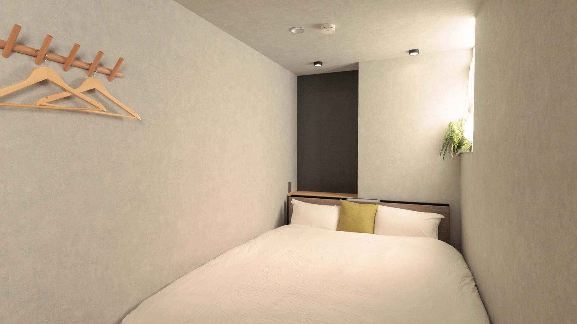 ・【ベッドルーム】クイーンサイズのベッドでゆったり寛げば、遊び疲れた体も回復していただけます