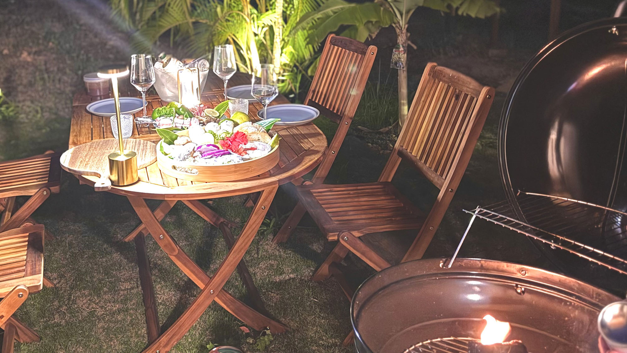 ・【施設設備】庭で爽やかな風を感じながら、ご友人や恋人同士でお好きにBBQをお楽しみいただけます