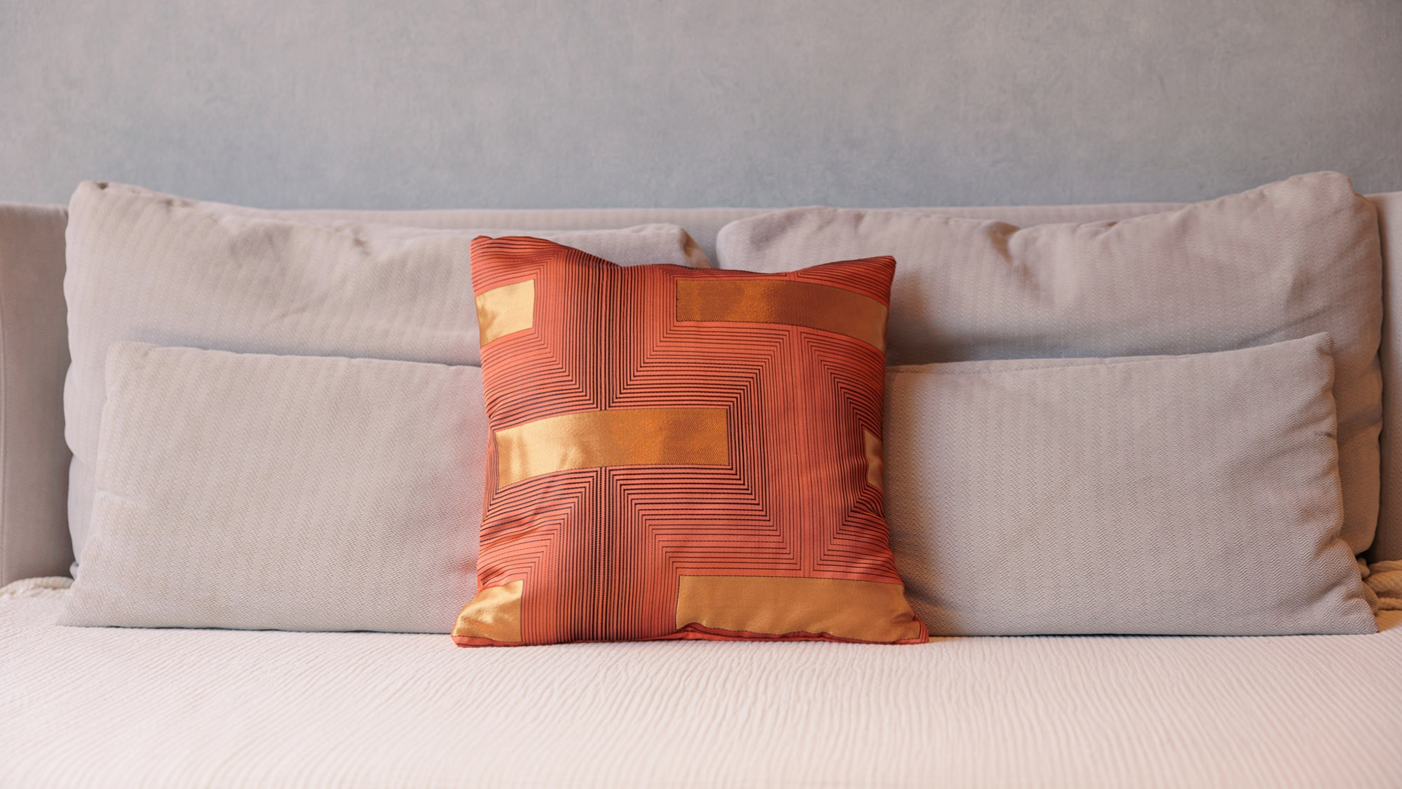 ・【リビング】マリンレジャーや大自然を満喫したあとはお部屋で穏やかに流れる時間をお楽しみください