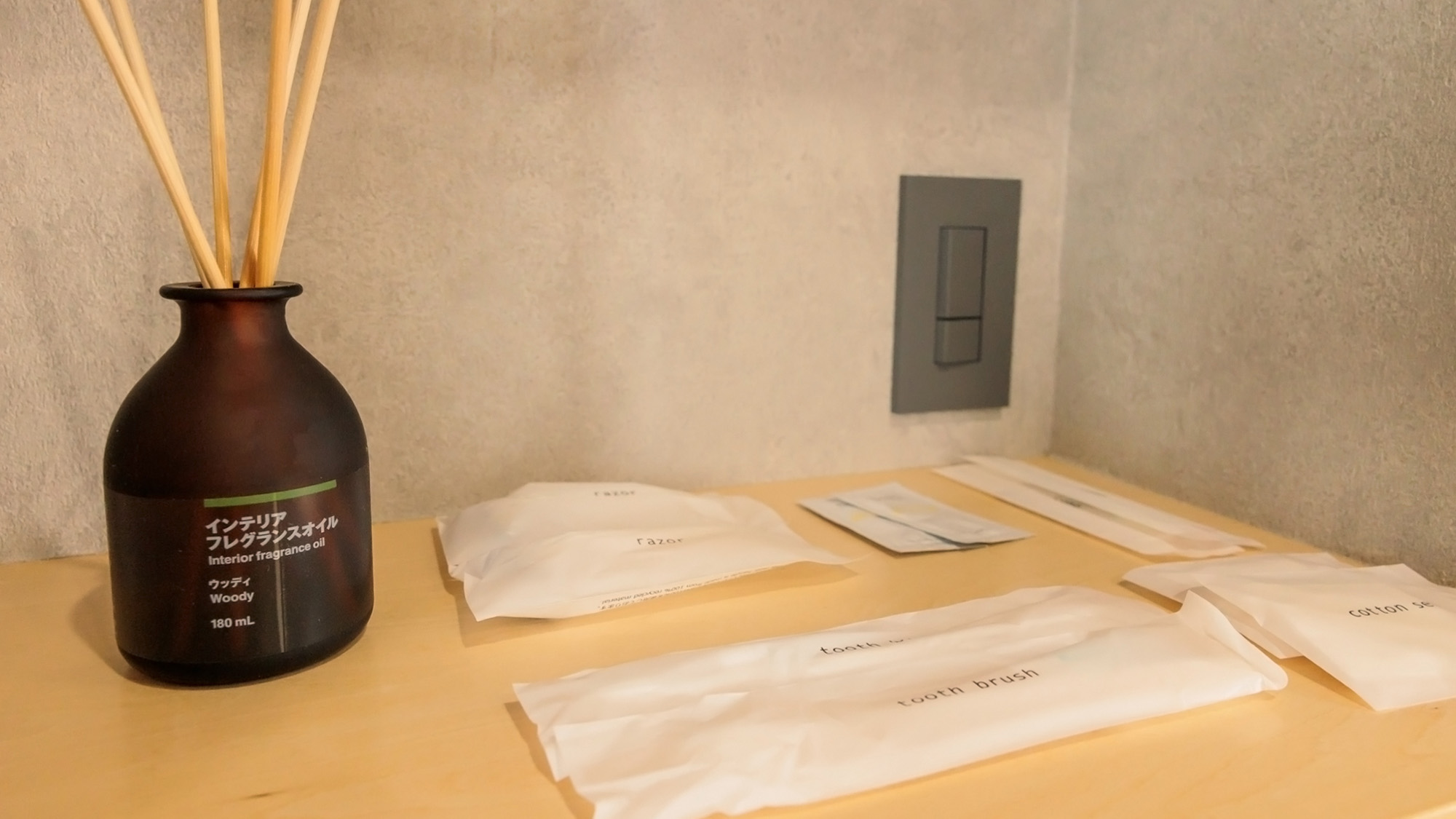 ・【アメニティー】歯ブラシ、コーム、ひげそり等があり、細かい荷物を減らしてお越しいただけます