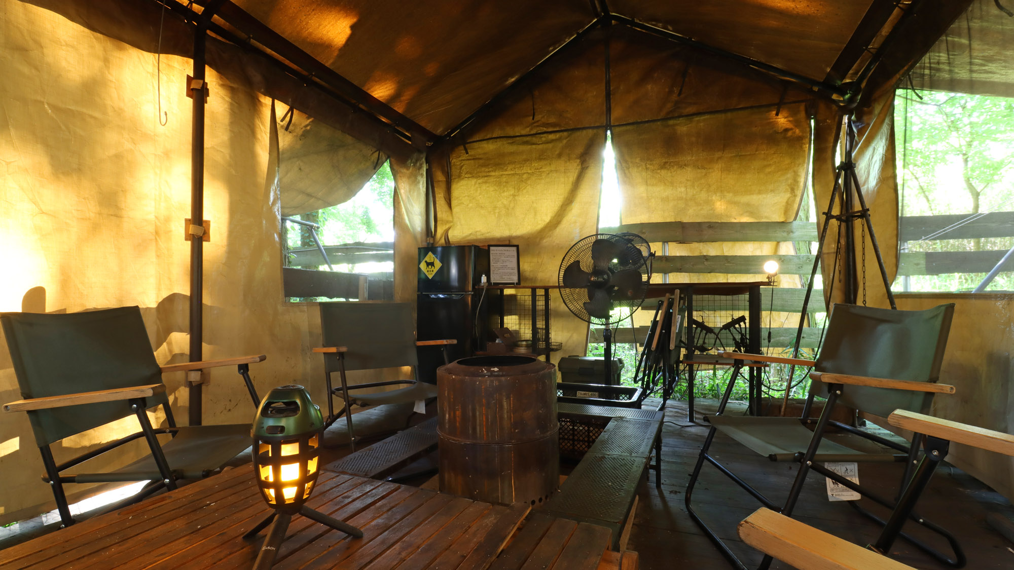 【客室_40㎡テントF】〈ドッグラン付〉大人数でも広々と使えます