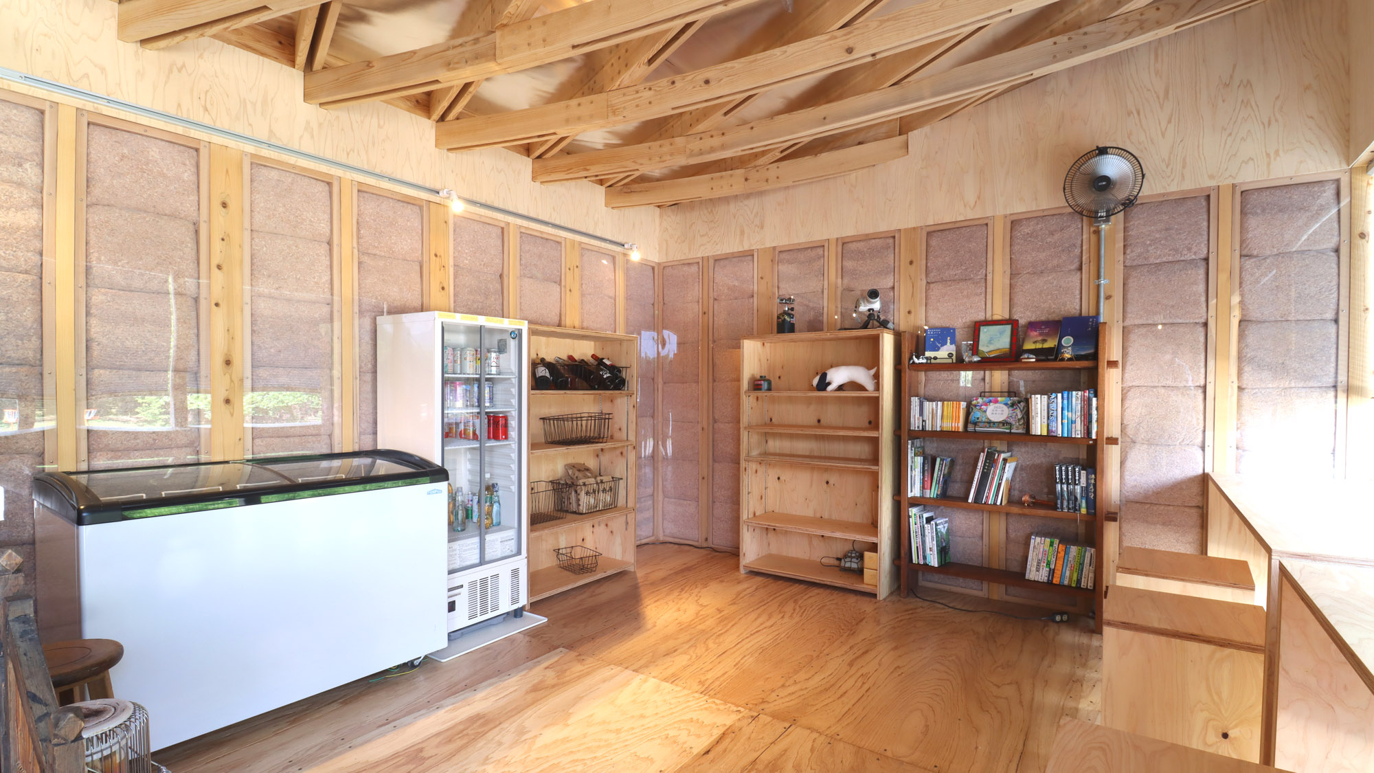 【施設_カフェ】おしゃれな店内でホッと一息