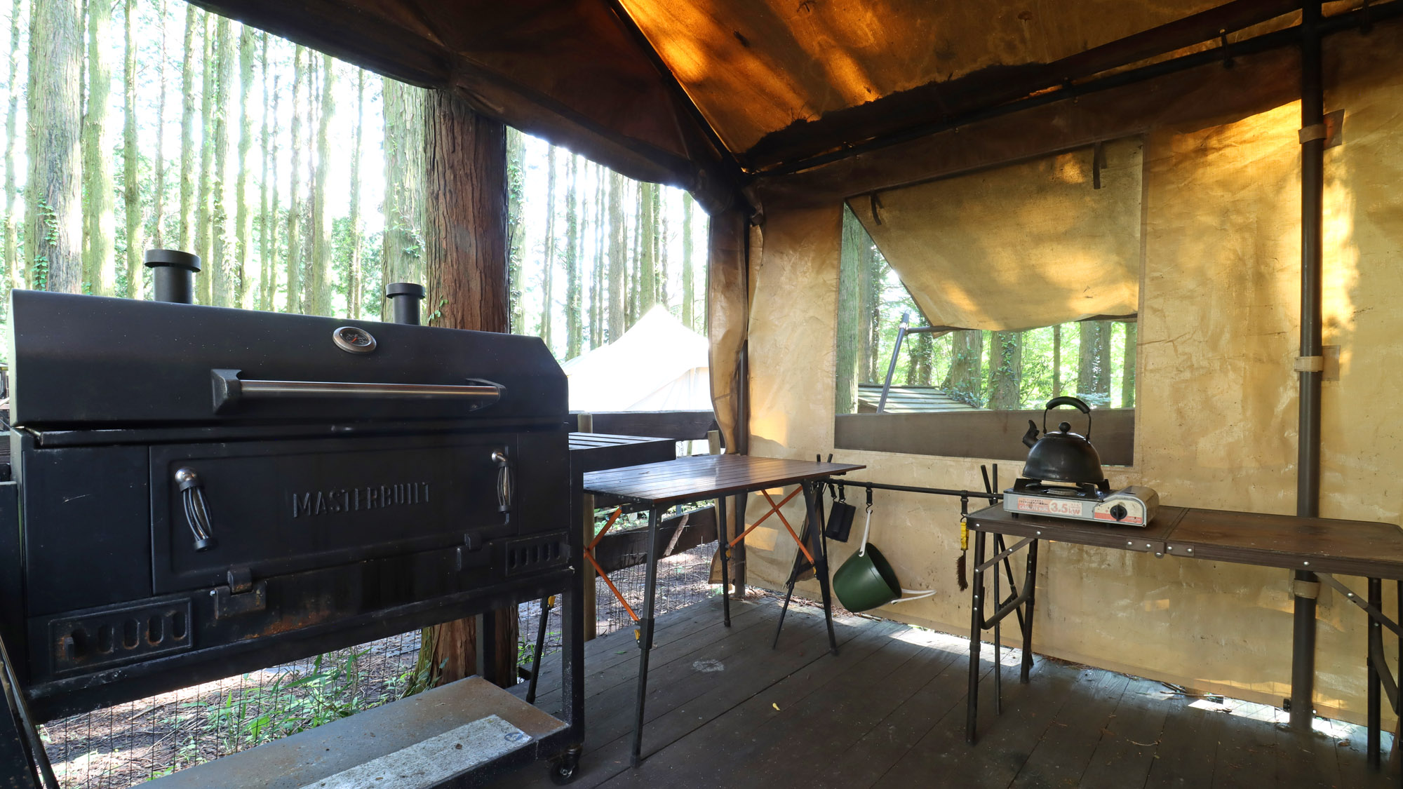 【客室_40㎡テントF】〈ドッグラン付〉自然を眺めながら焼くお肉は絶品です