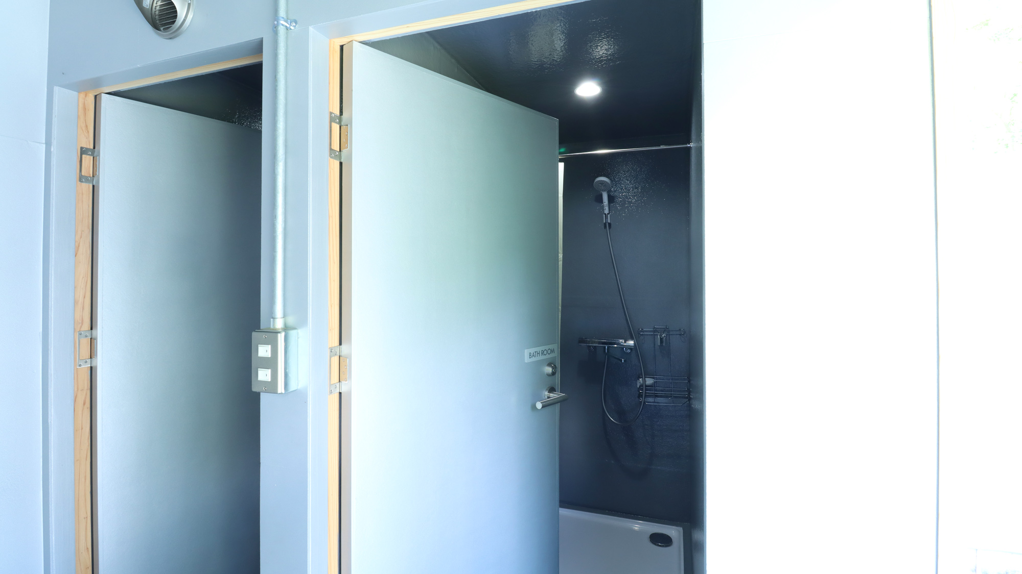 【施設_共用スペース】新設したばかりのシャワールーム