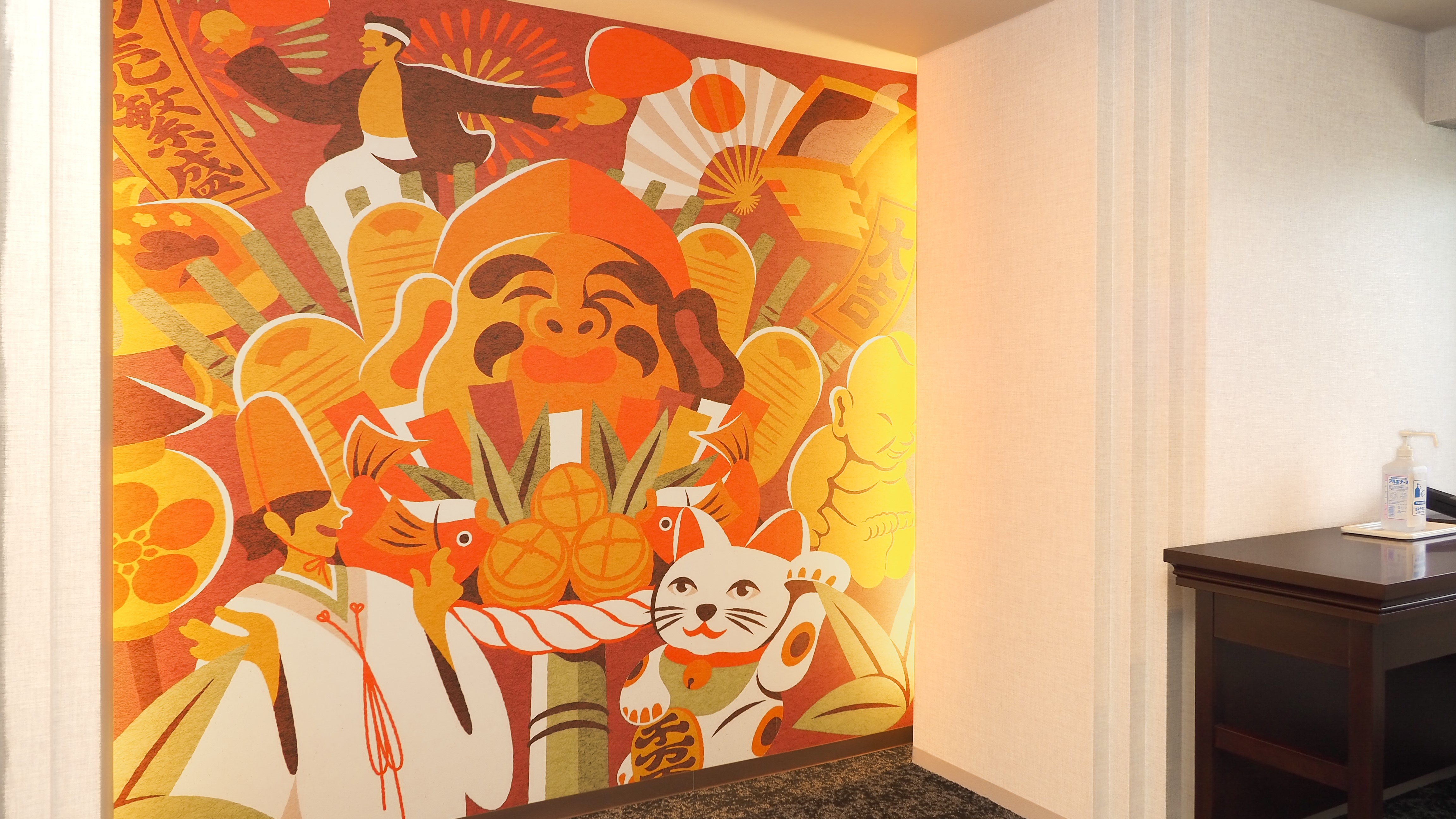 フロアごとに違う大阪のイラストが楽しめるエレベーターホール