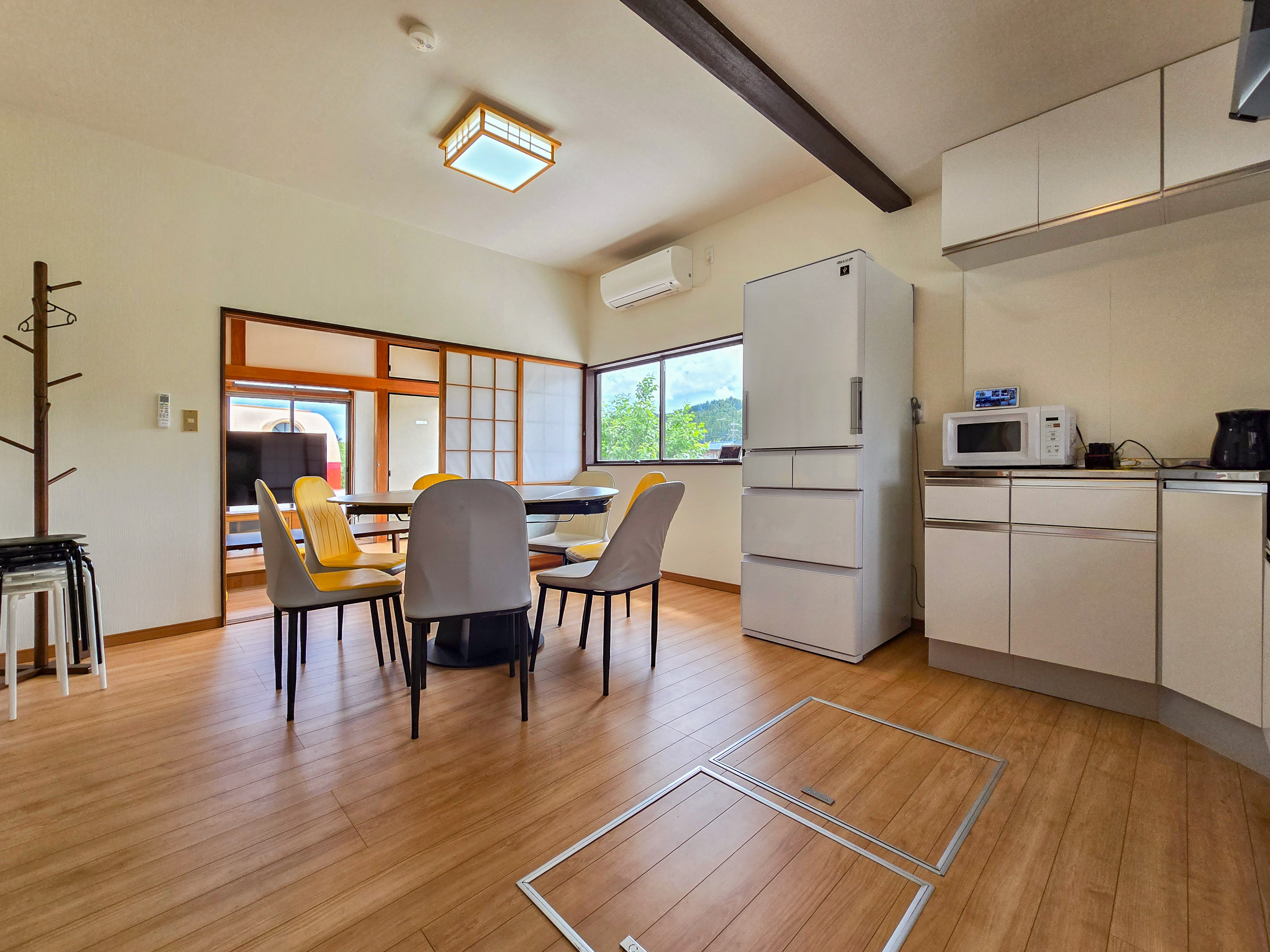 広々としたダイニングキッチン空間