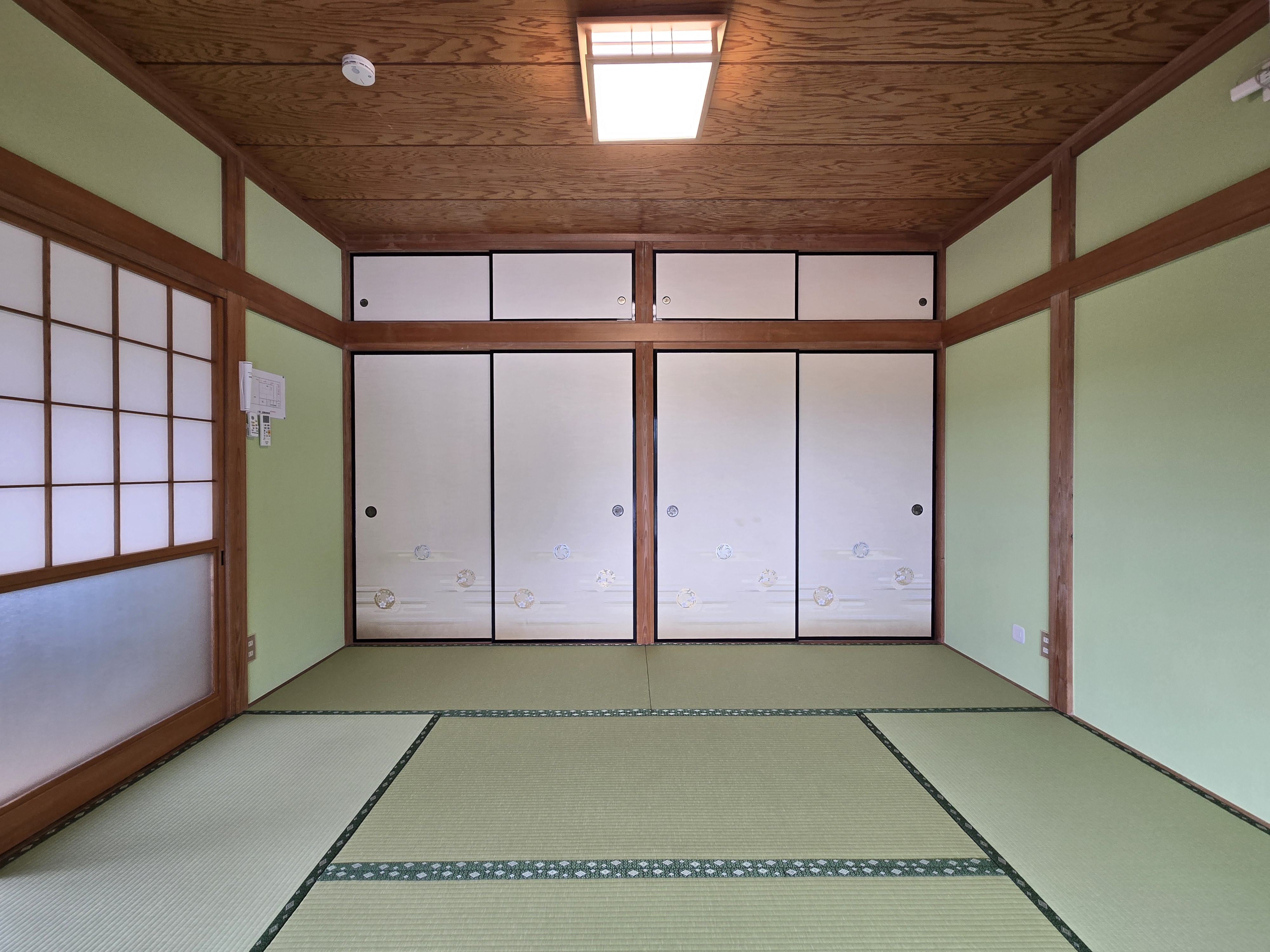 布団を敷いてゆったりと、日本らしい滞在を体験いただけます