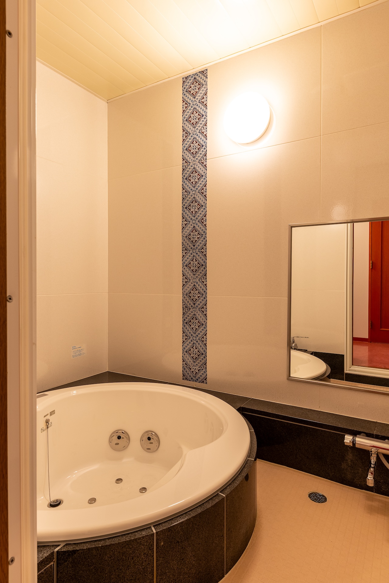 フォースルームのジャグジーバス