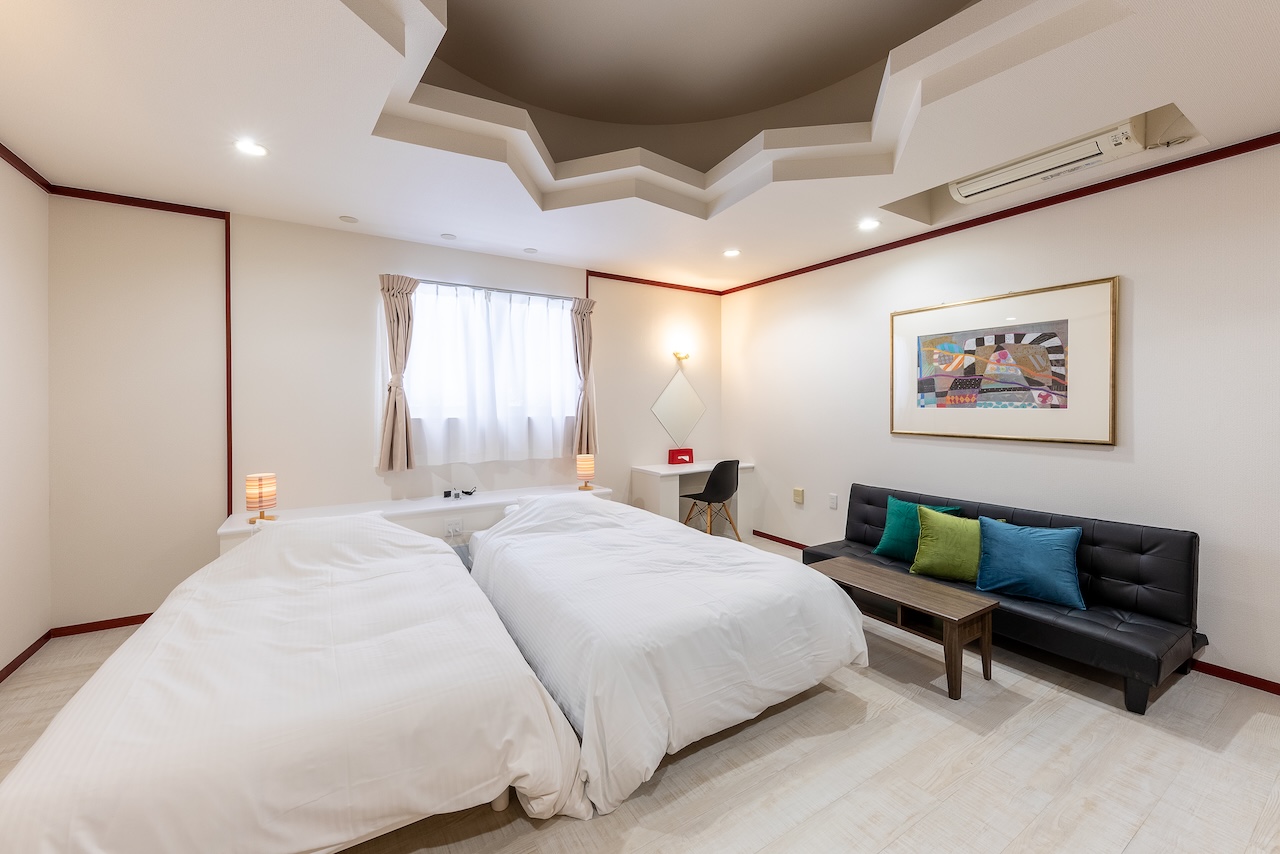 RoomNo：8　Red　デラックスツイン＋ソファベッド57㎡