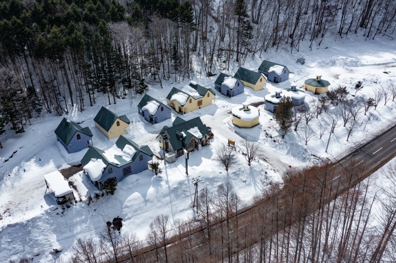 ホテル外観です。四季折々の表情をお楽しみいただけます。