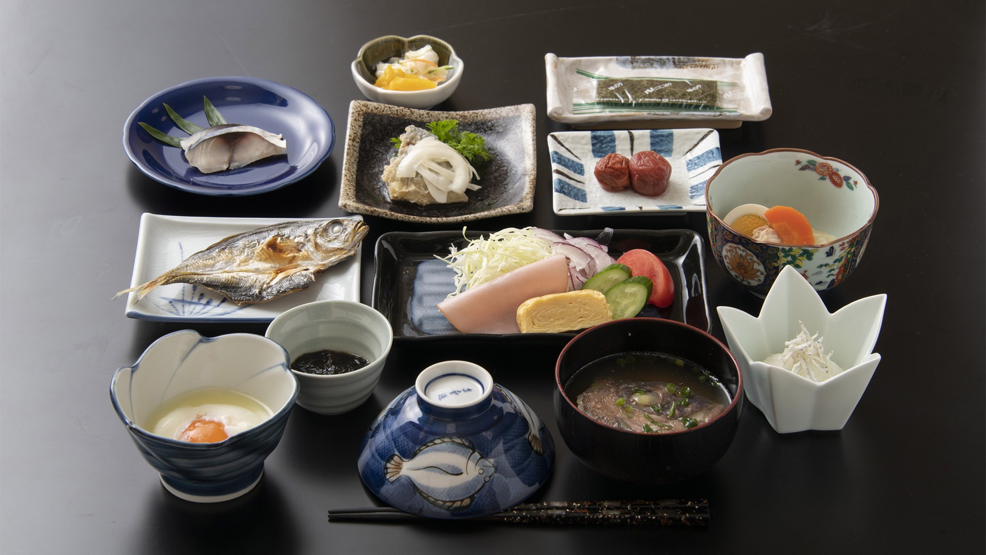 ・【朝食一例】主に自家製ひもの、梅干し、漬物など手作りにこだわった健康的な朝食です