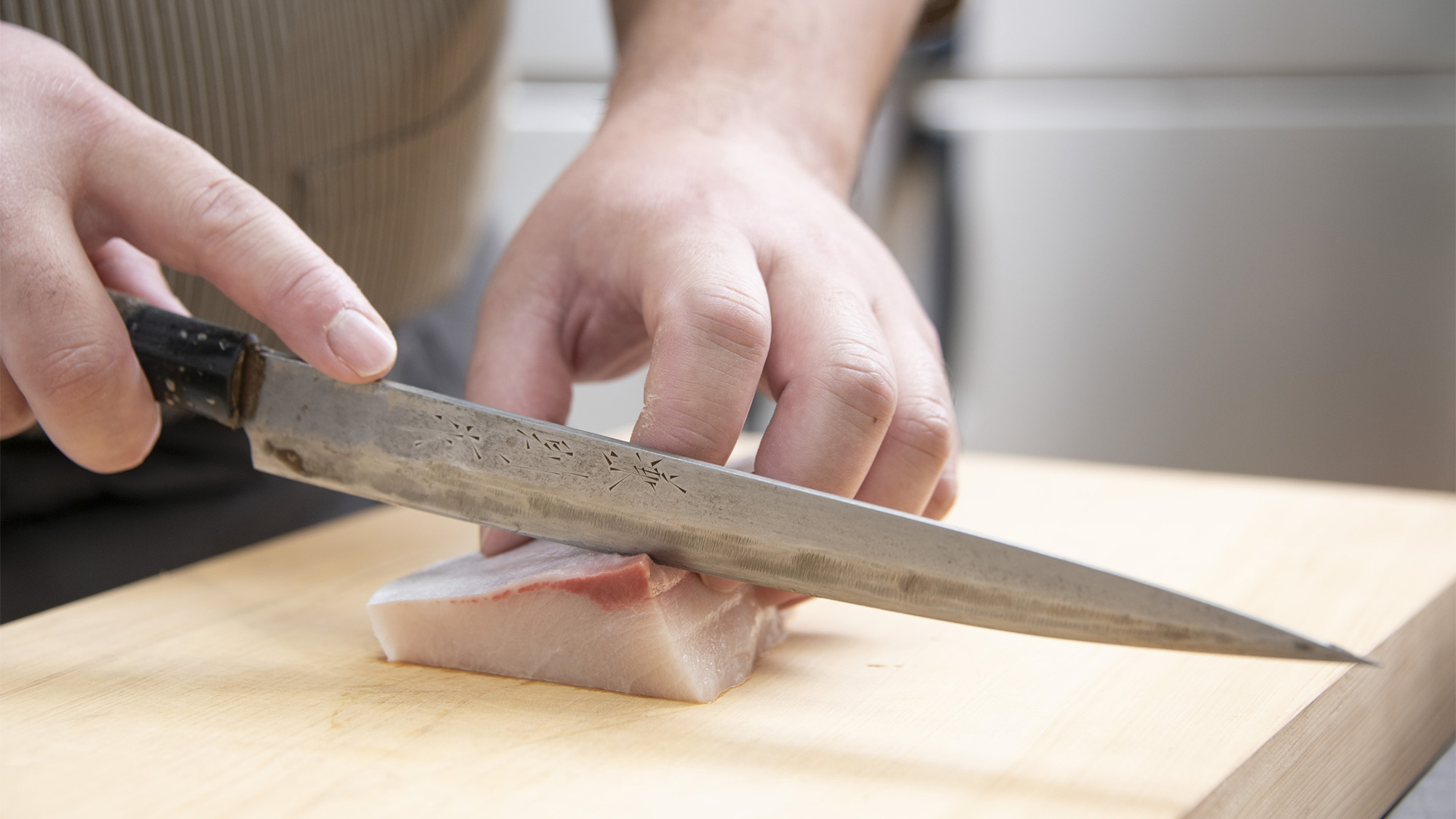 ・【スタッフ】定置網やかご漁で獲ってくる新鮮な魚を、最高の状態でご提供いたします