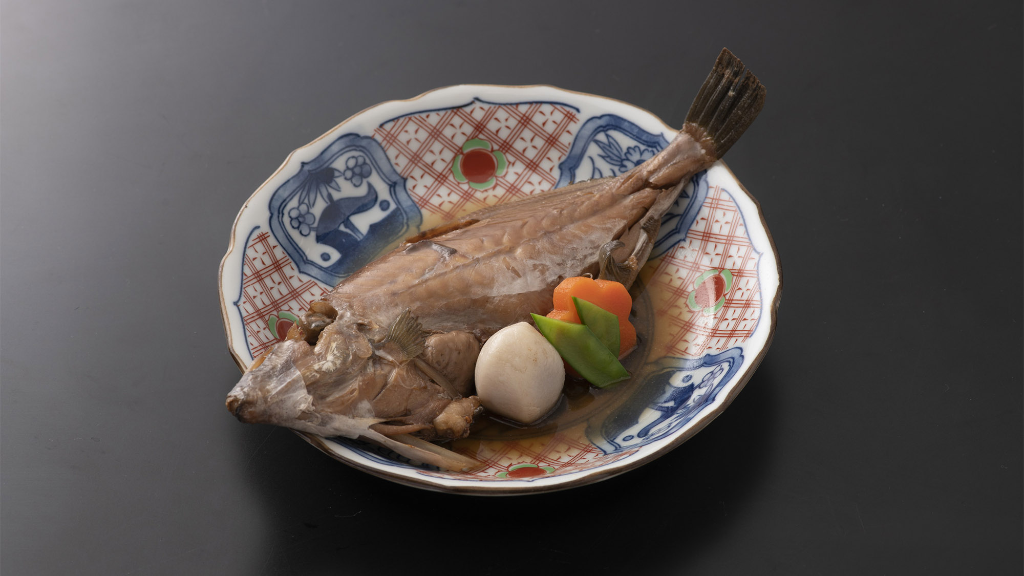 ・【夕食一例】その日に獲れた魚の煮付けはご飯によく合う一品です