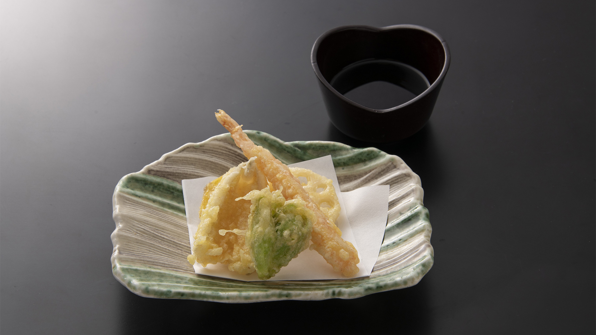 ・【夕食一例】天ぷらは季節やその日の漁によって内容が異なります