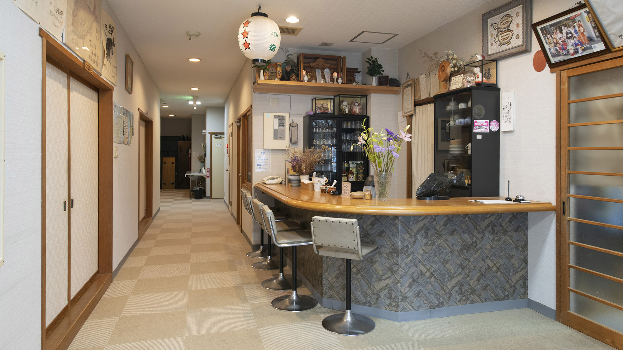 ・【フロント】小規模ならではの親しみやすさ。フレンドリーな家族経営フロント