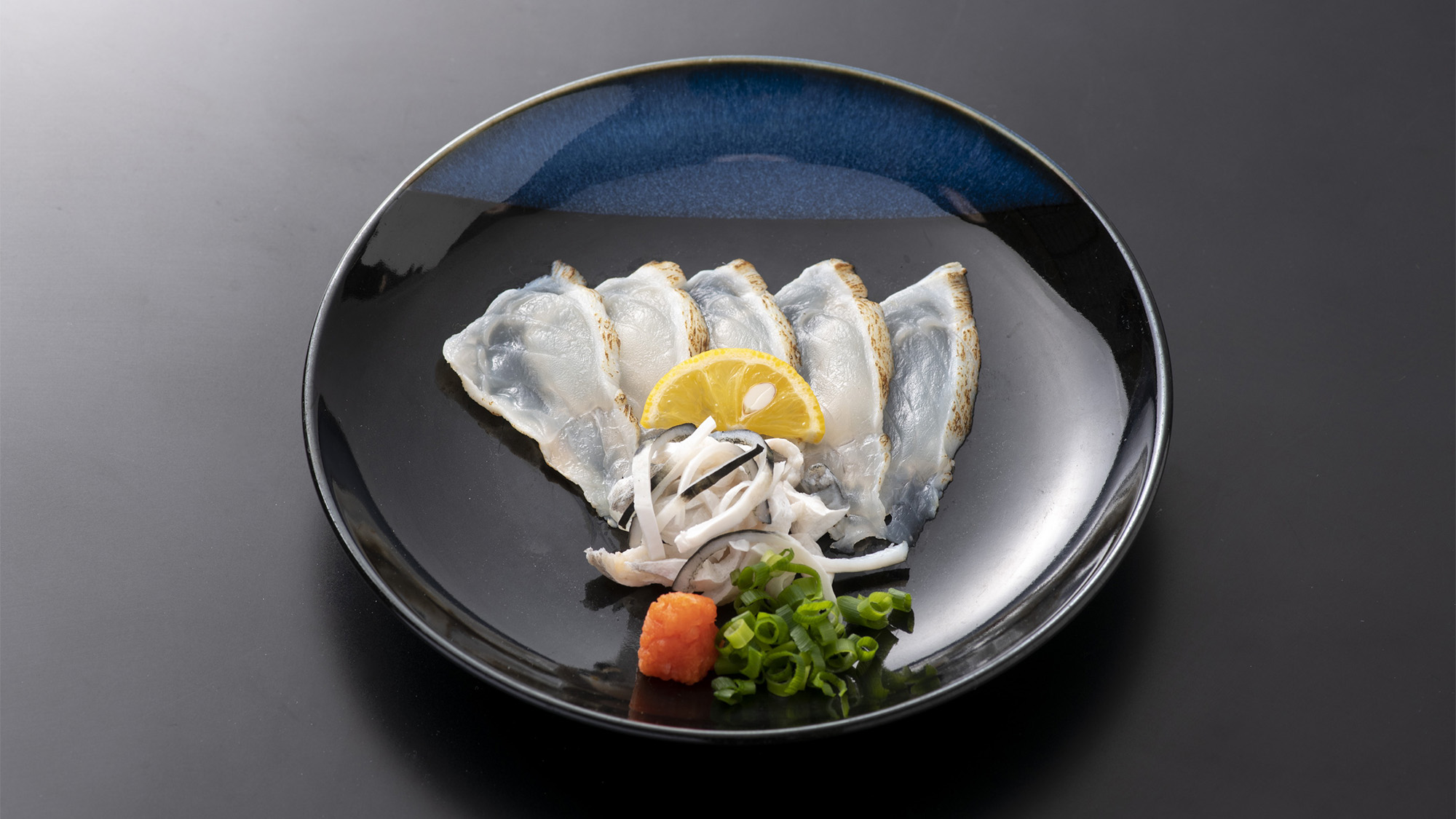 ・【夕食一例】若狭の海が育む極上のふぐ刺しを、じっくりご堪能ください