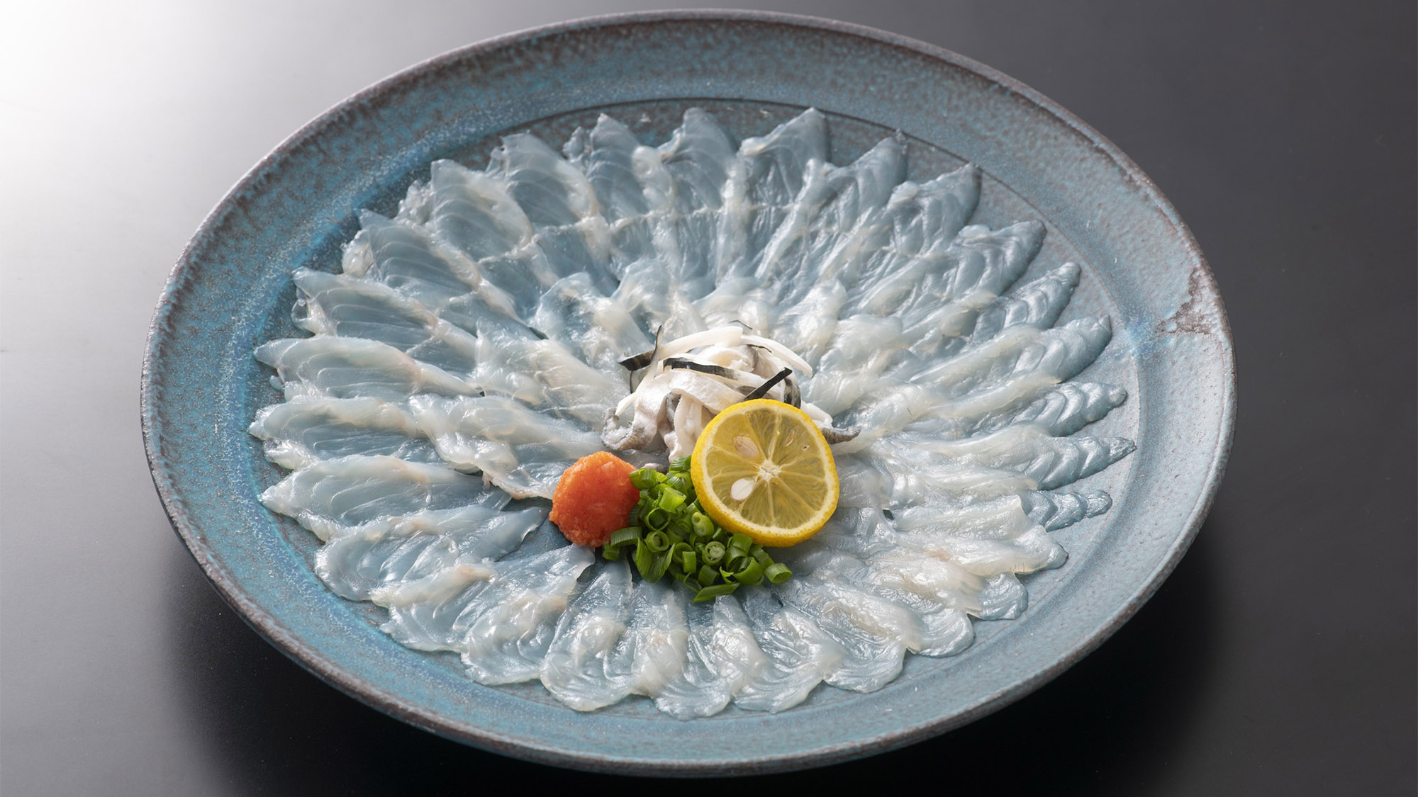 ・【夕食一例】ふぐの王様とらふぐ（若狭ふぐ ）をたっぷりご堪能いただけます