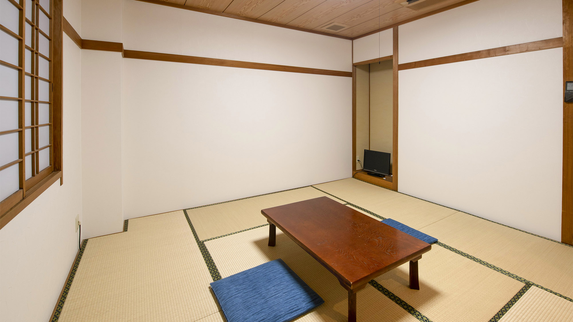 ・【和室】昼は団らん、夜は布団を並べて休める畳のくつろぎ空間です