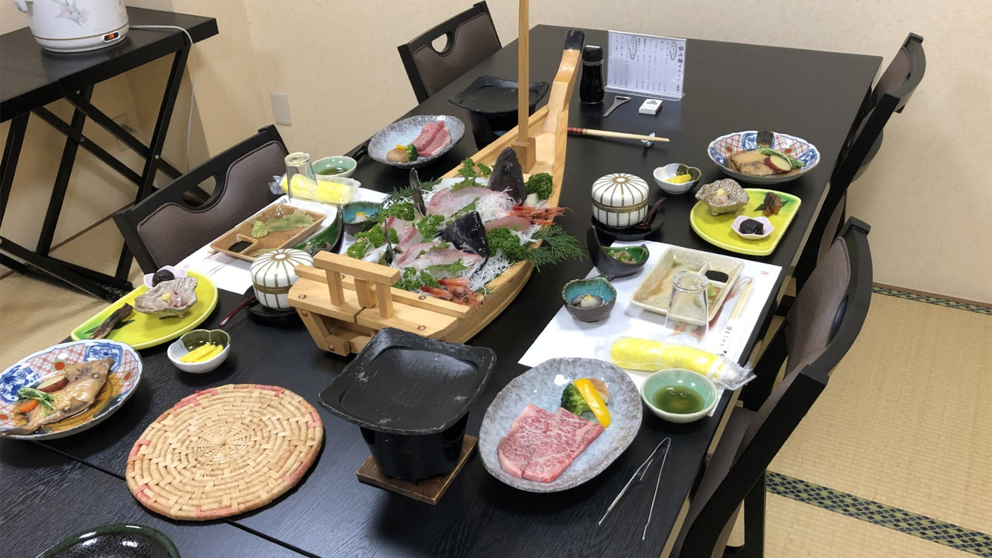 ・【夕食一例/若狭牛＆船盛付き海鮮コース】贅沢にもブランド牛ステーキと舟盛の両方が味わえます