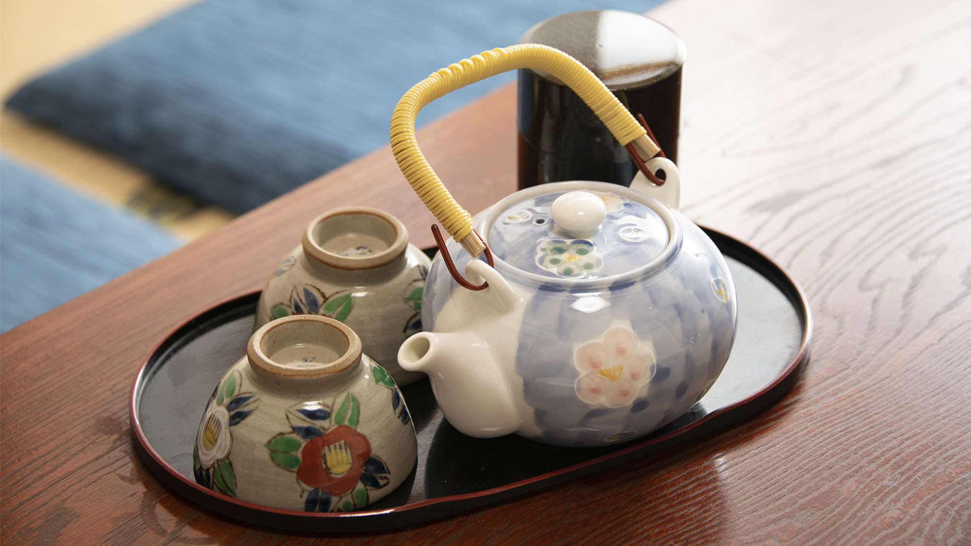 ・【客室備品】お茶セットをご用意しております。ご自由にお召し上がりください