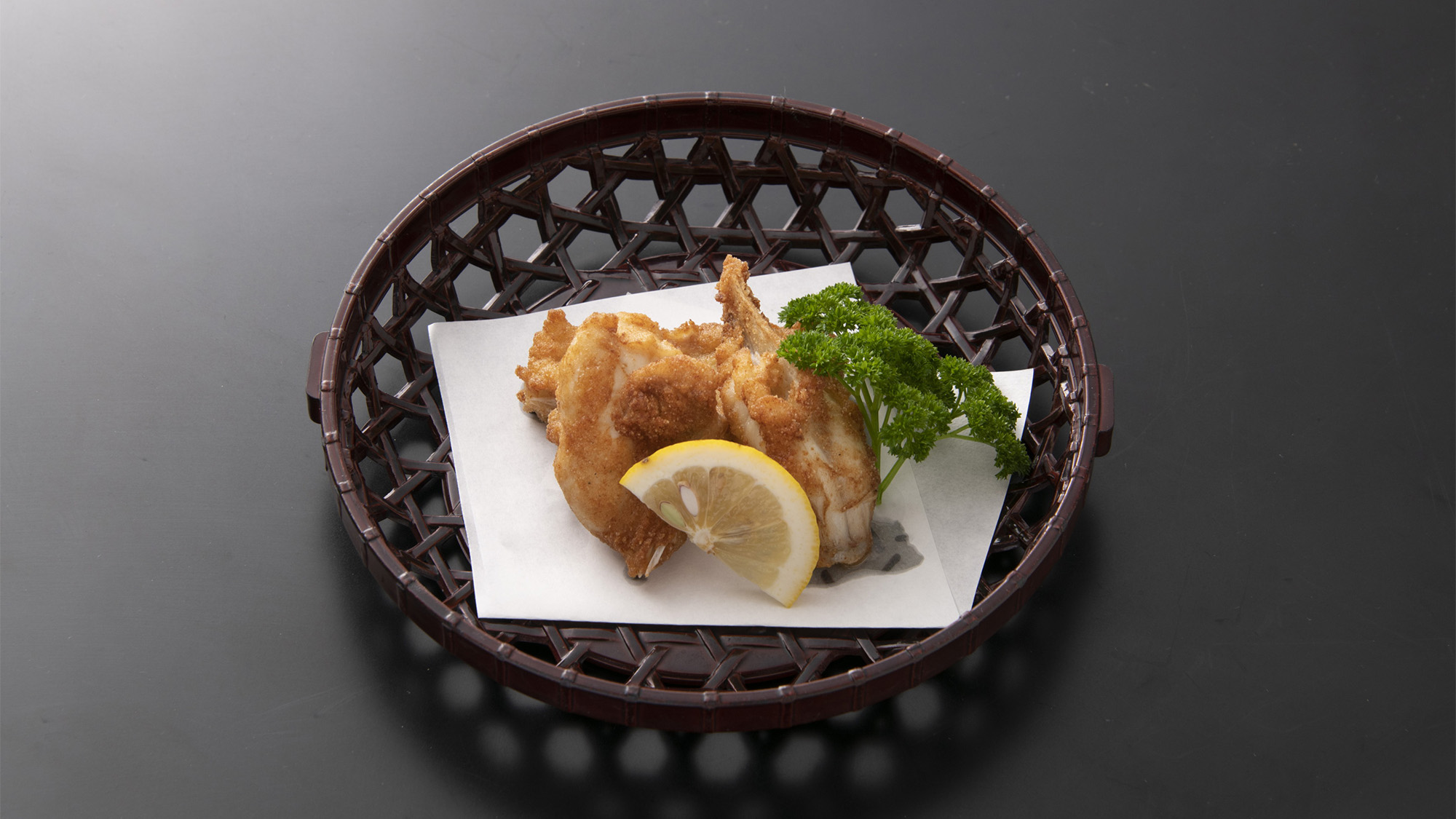 ・【夕食一例】極上の旨みと弾ける食感。ふぐの旨みを閉じ込めた若狭の「ふぐ唐揚げ」