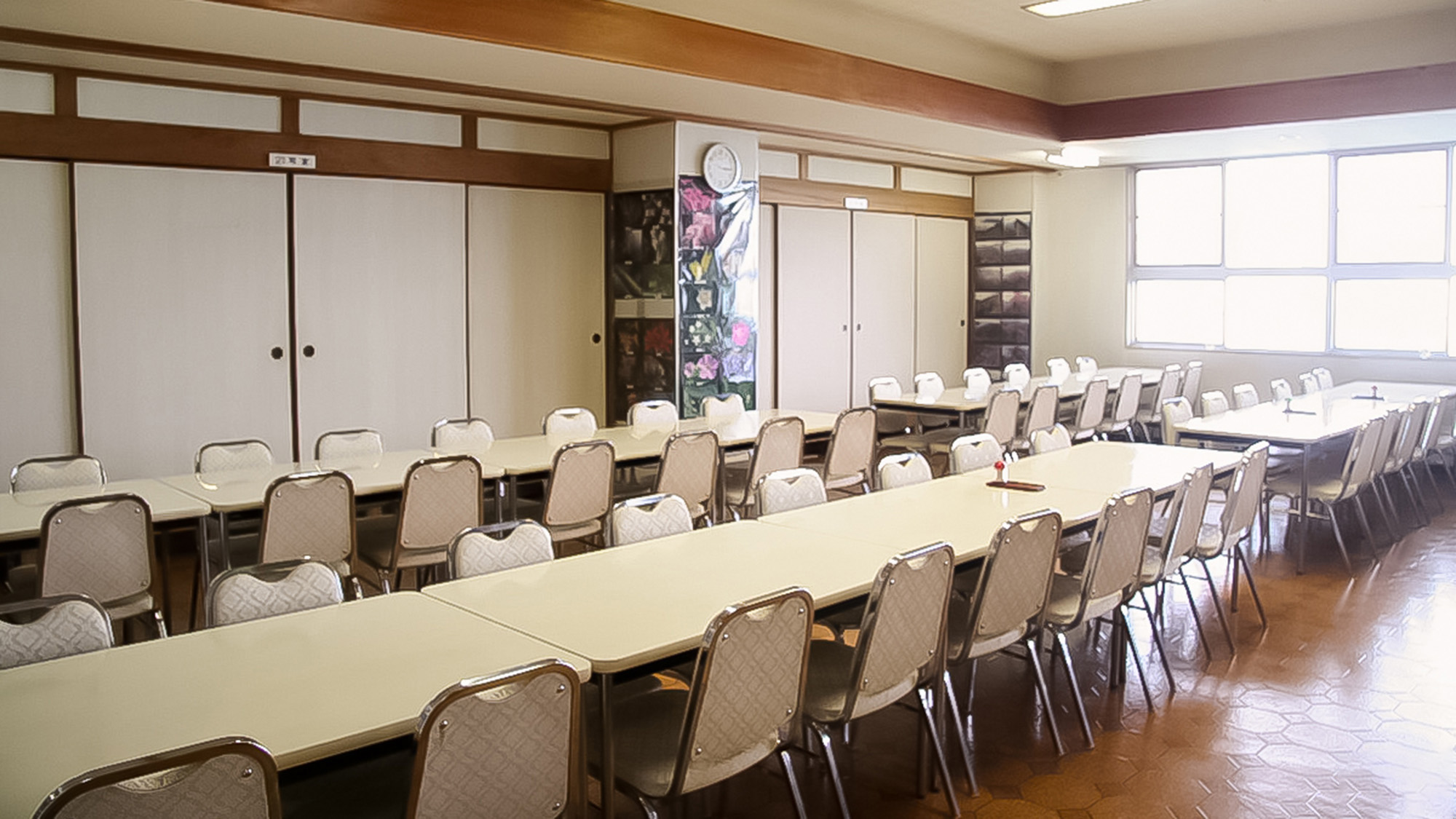 ・【食堂】夕食はこちらでお召し上がりください（約100席ございます）