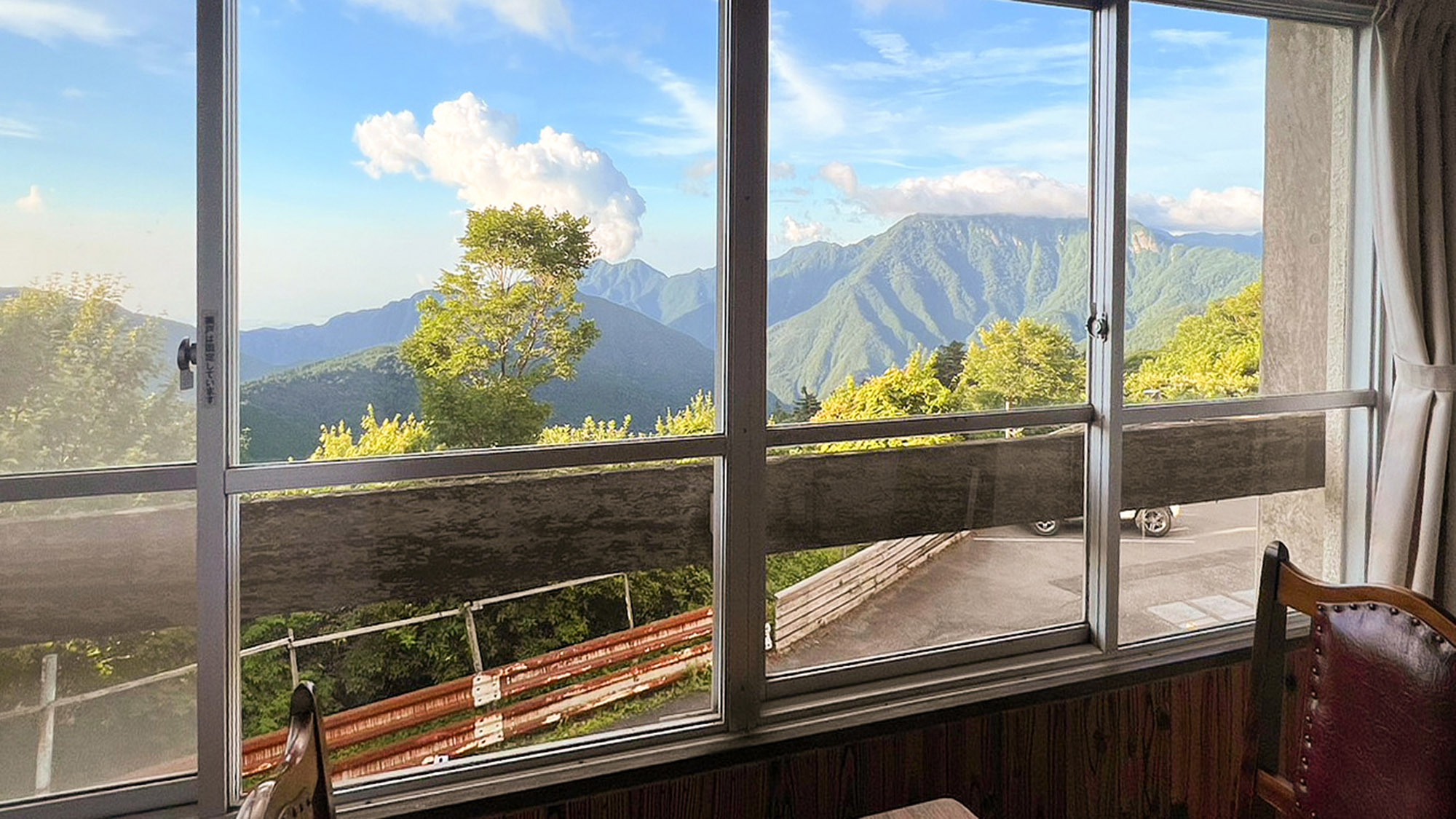 ・【お部屋一例】周囲の山々を望めるお部屋もございます（眺望確約ではありません）