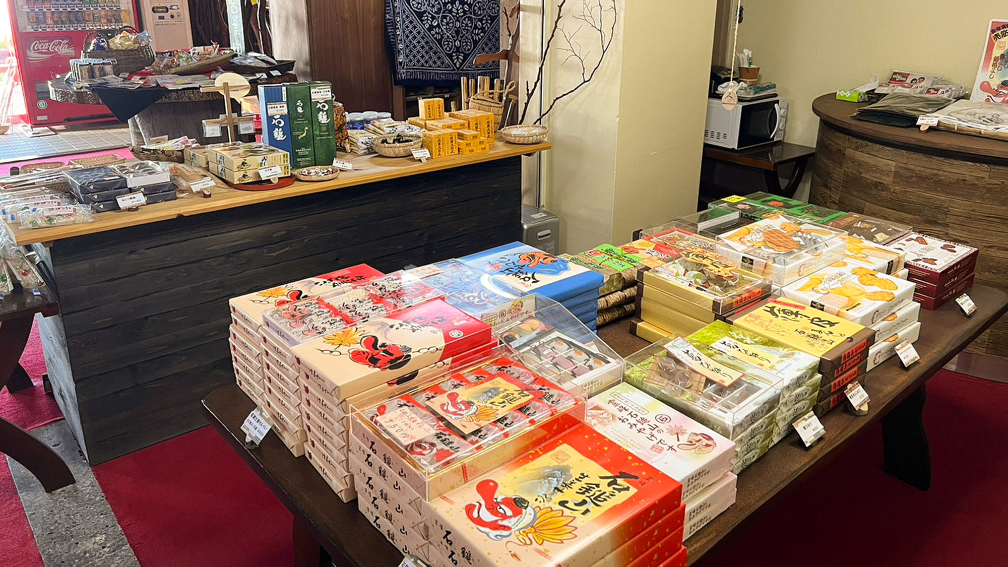 ・【売店】個包装になったお菓子は旅のお土産にぴったり♪