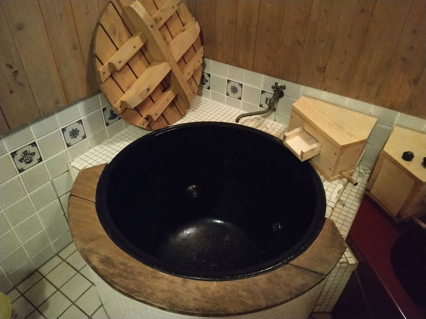 【お風呂】現代に残る五右衛門風呂でとてもいい気分！