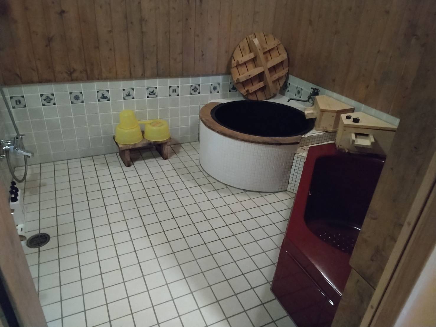 【お風呂】貸切風呂でゆっくりをおくつろぎいただけます。