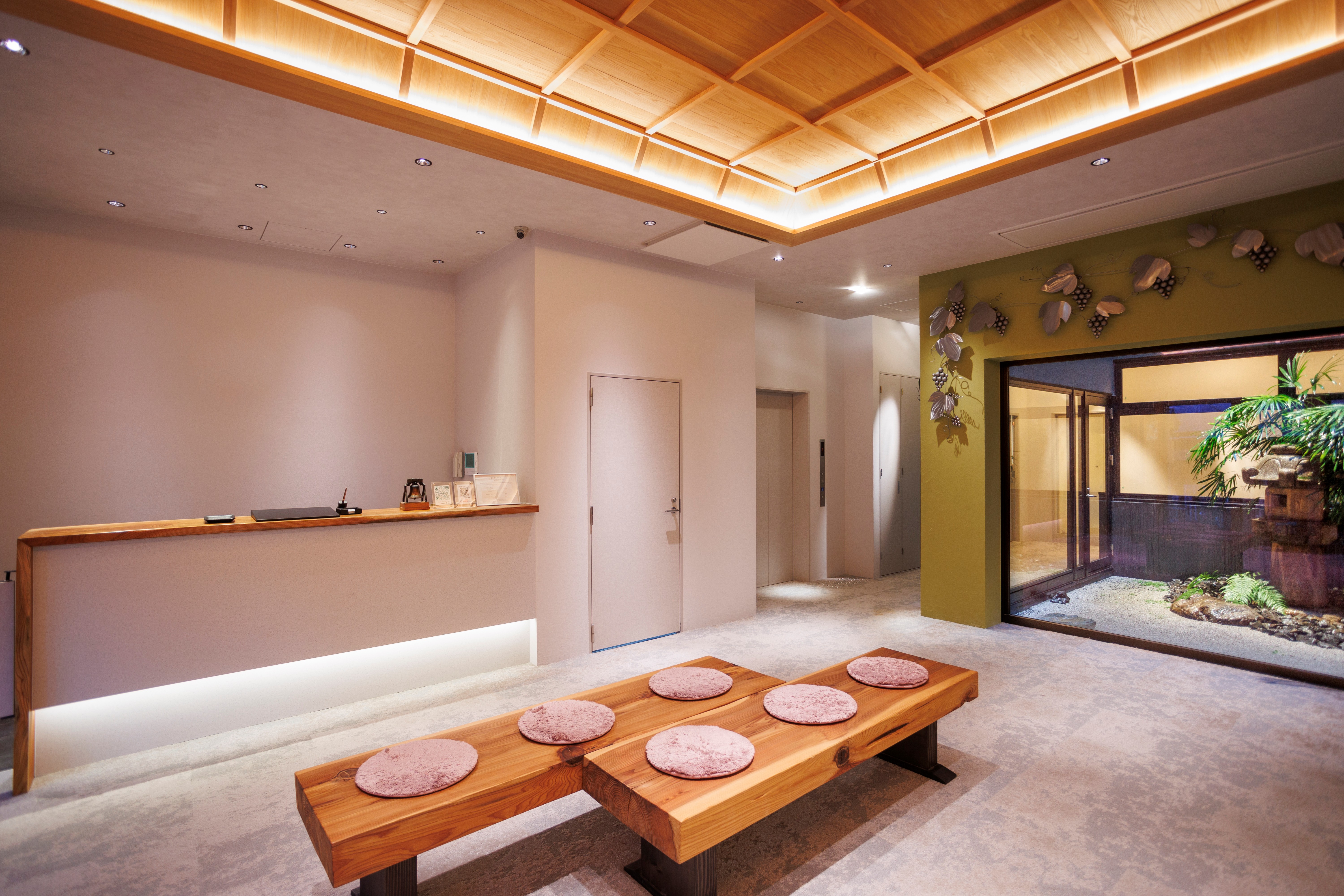 外観・ラウンジ