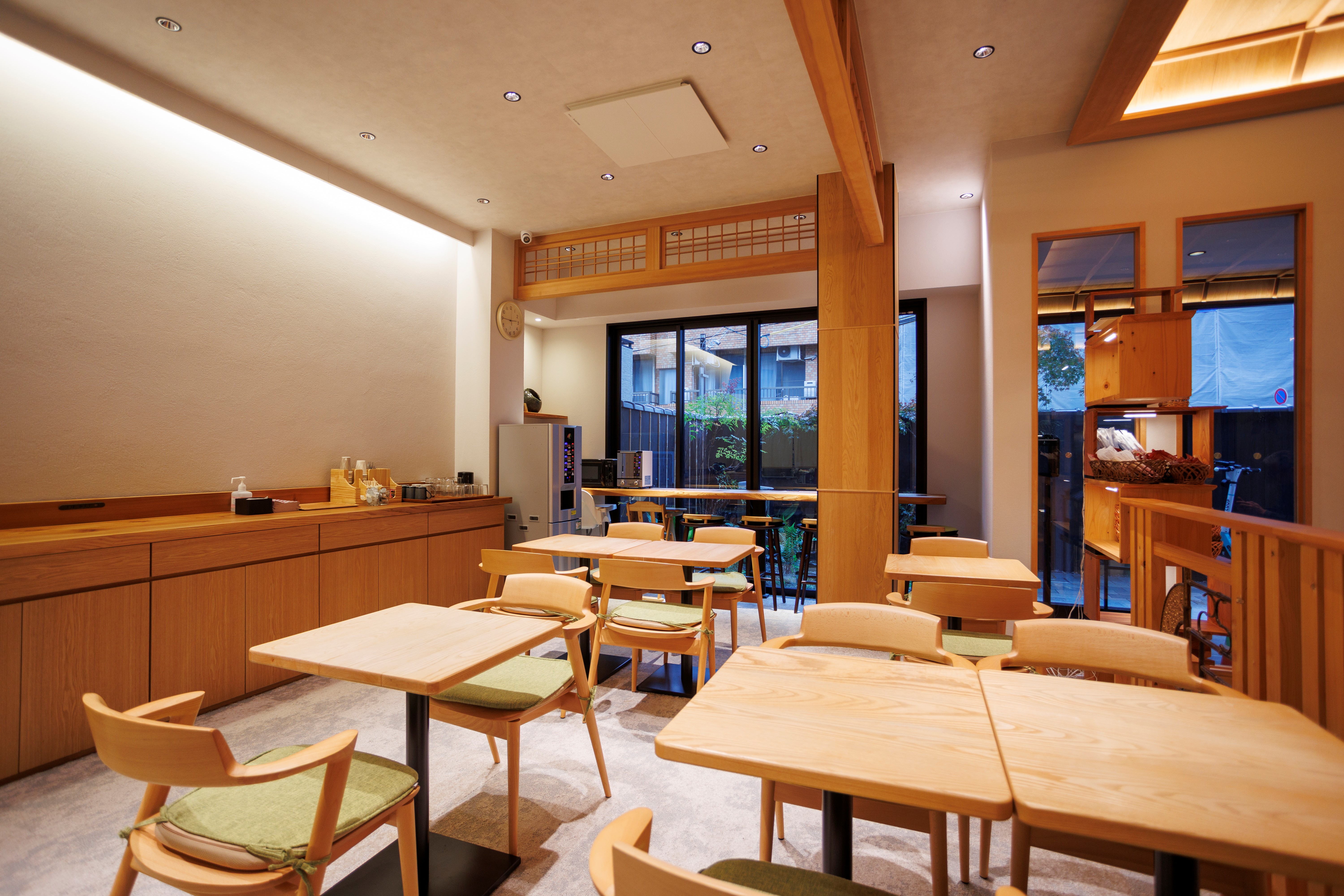 外観・ラウンジ