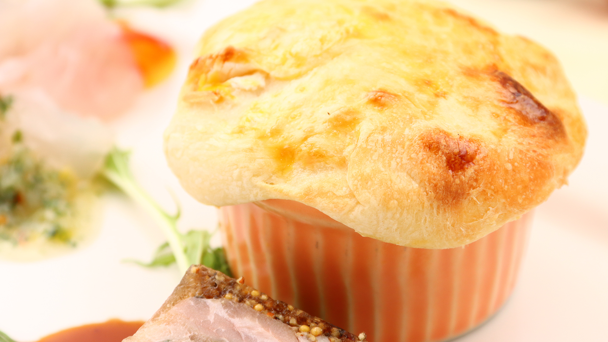 【お料理】 スタンダード 　エスカルゴ ミラベル風パン包み 