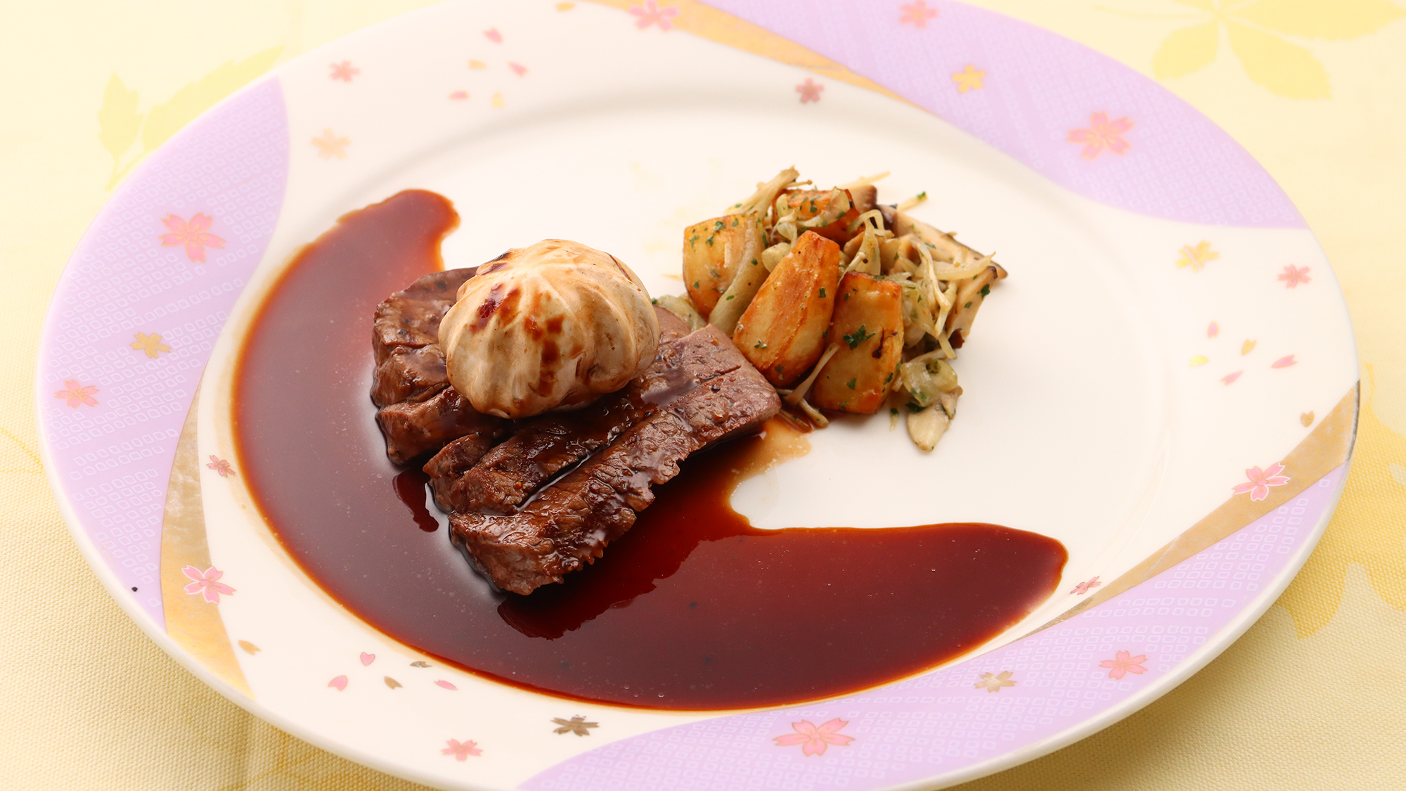 【お料理】 スタンダード 　牛ヒレ肉の赤ワインソース (1)