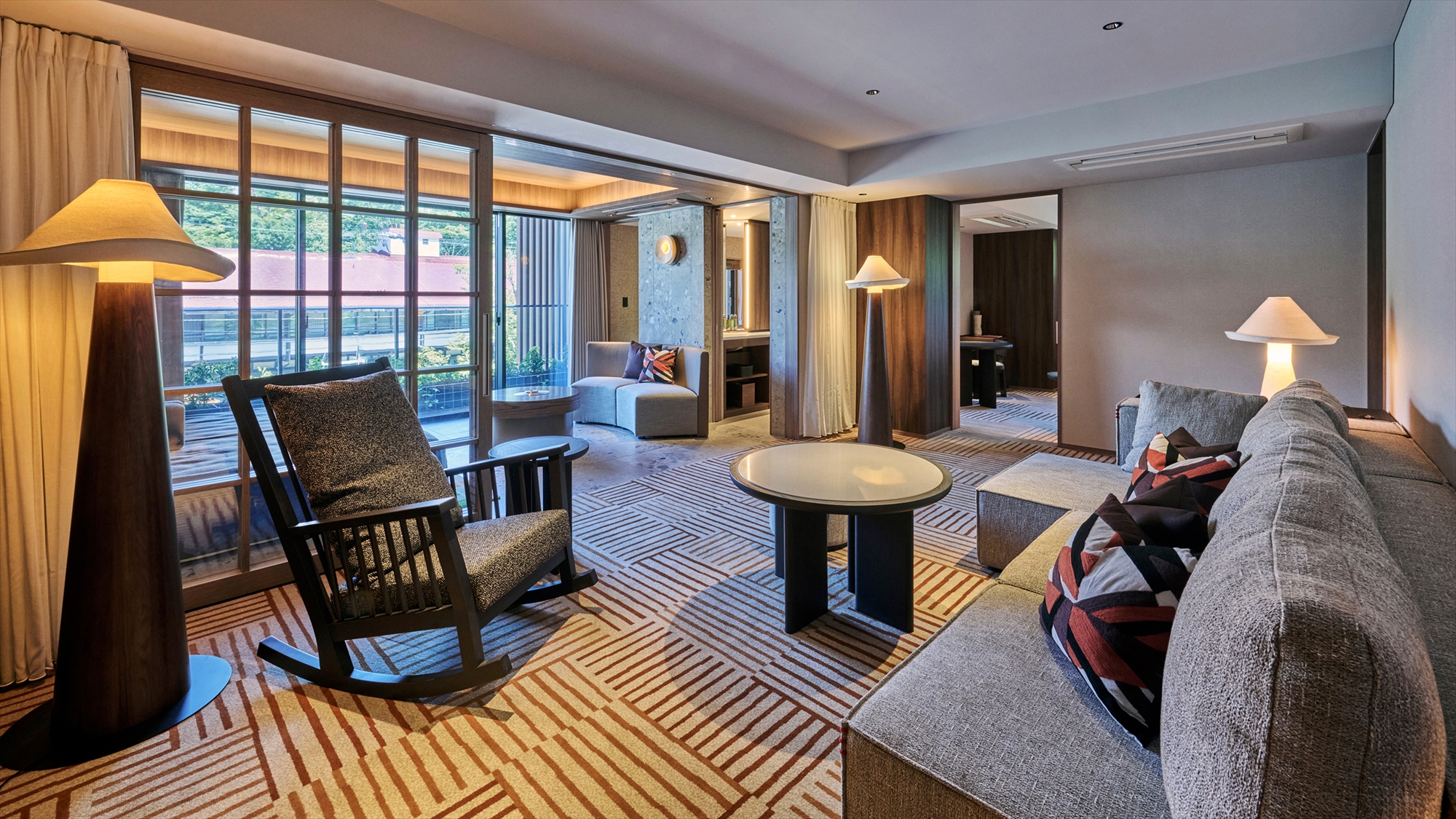 プレミアコーナースイート｜92平米｜角部屋ならではの広々とした設計が生む、贅沢な開放感