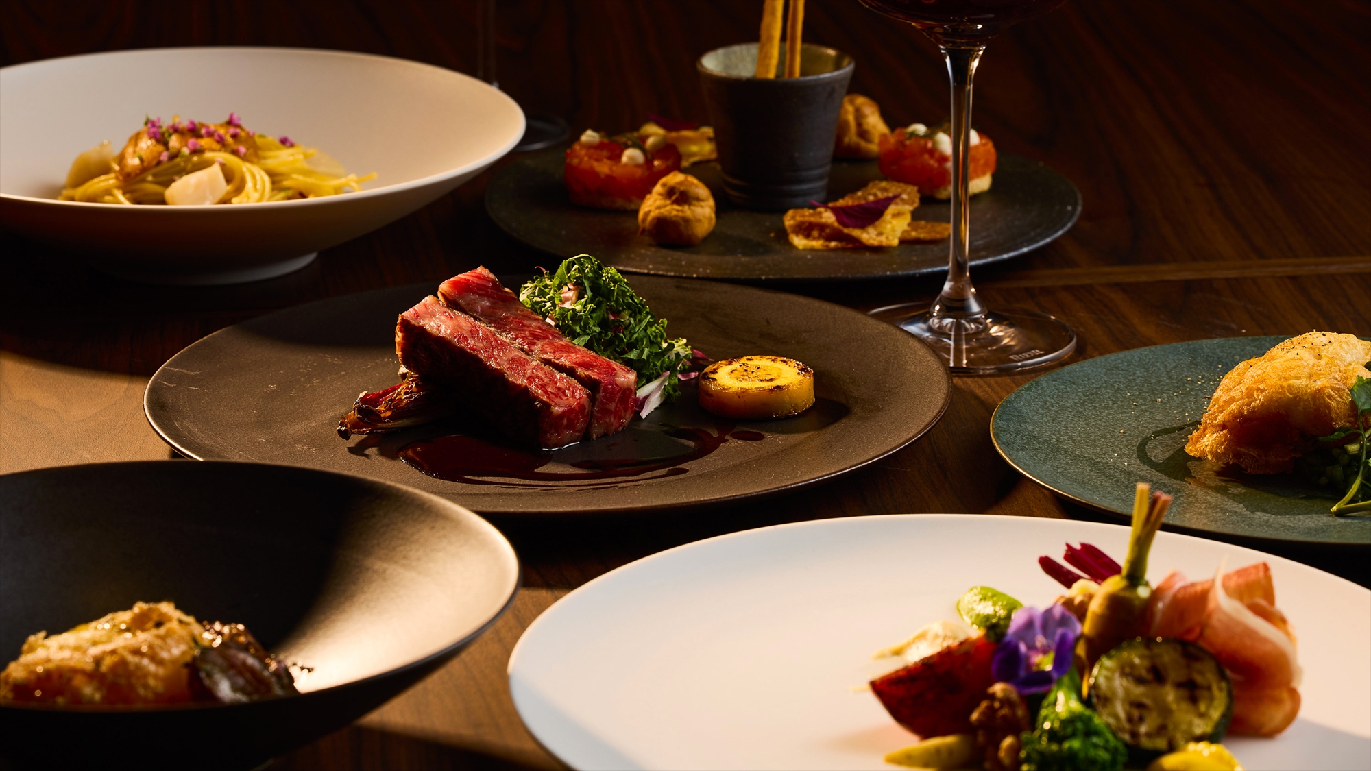 ｜DINNER｜一皿ごとに広がる至福の物語。ワインと共に味わう贅沢時間。 